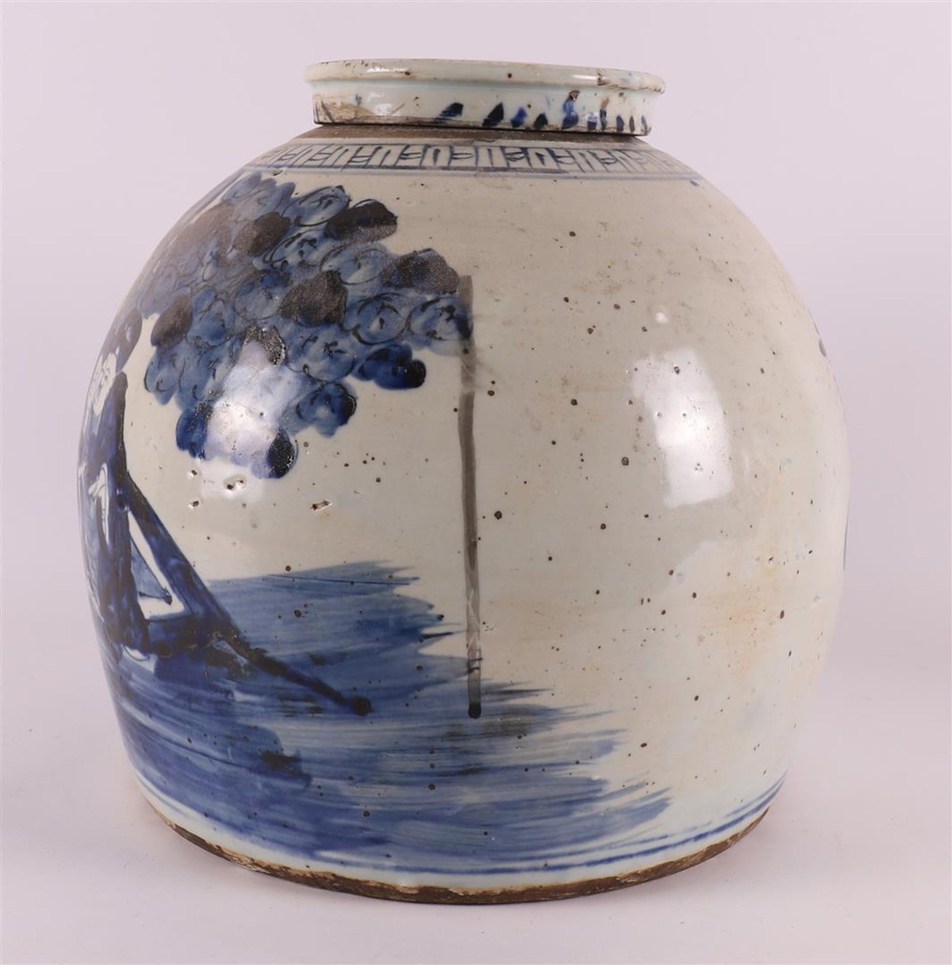 A blue/white porcelain ginger jar with lid, China, 19th century. - Image 4 of 12