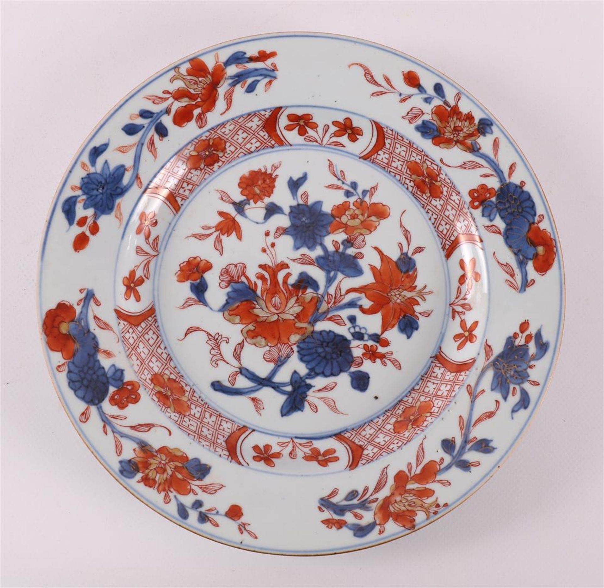 Three various porcelain Chinese Imari plates, China, including Qianlong, 18th ce - Image 4 of 8