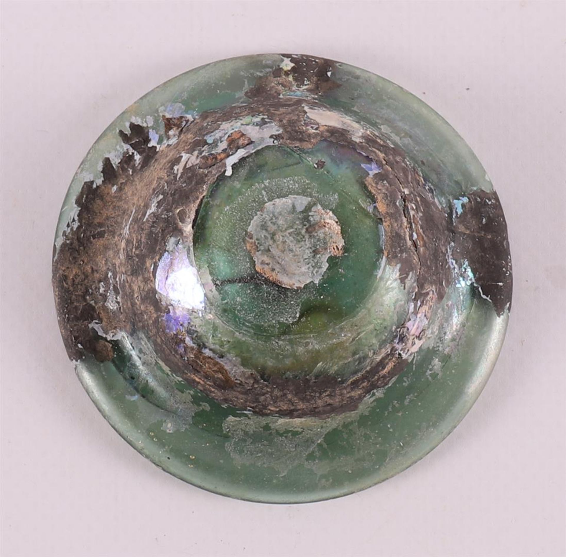 A Roman glass vase and bowl and bracelet, 2nd - 4th century. - Bild 12 aus 14