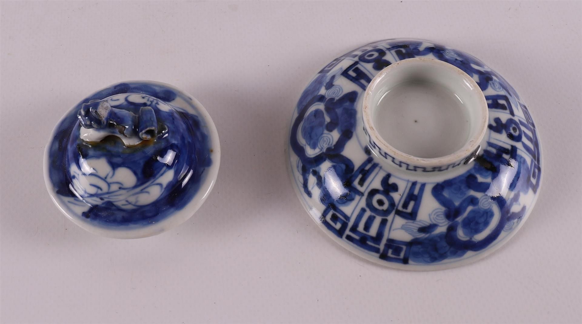 A lot of various blue/white porcelain, China/Japan, including 18th century. - Image 11 of 19