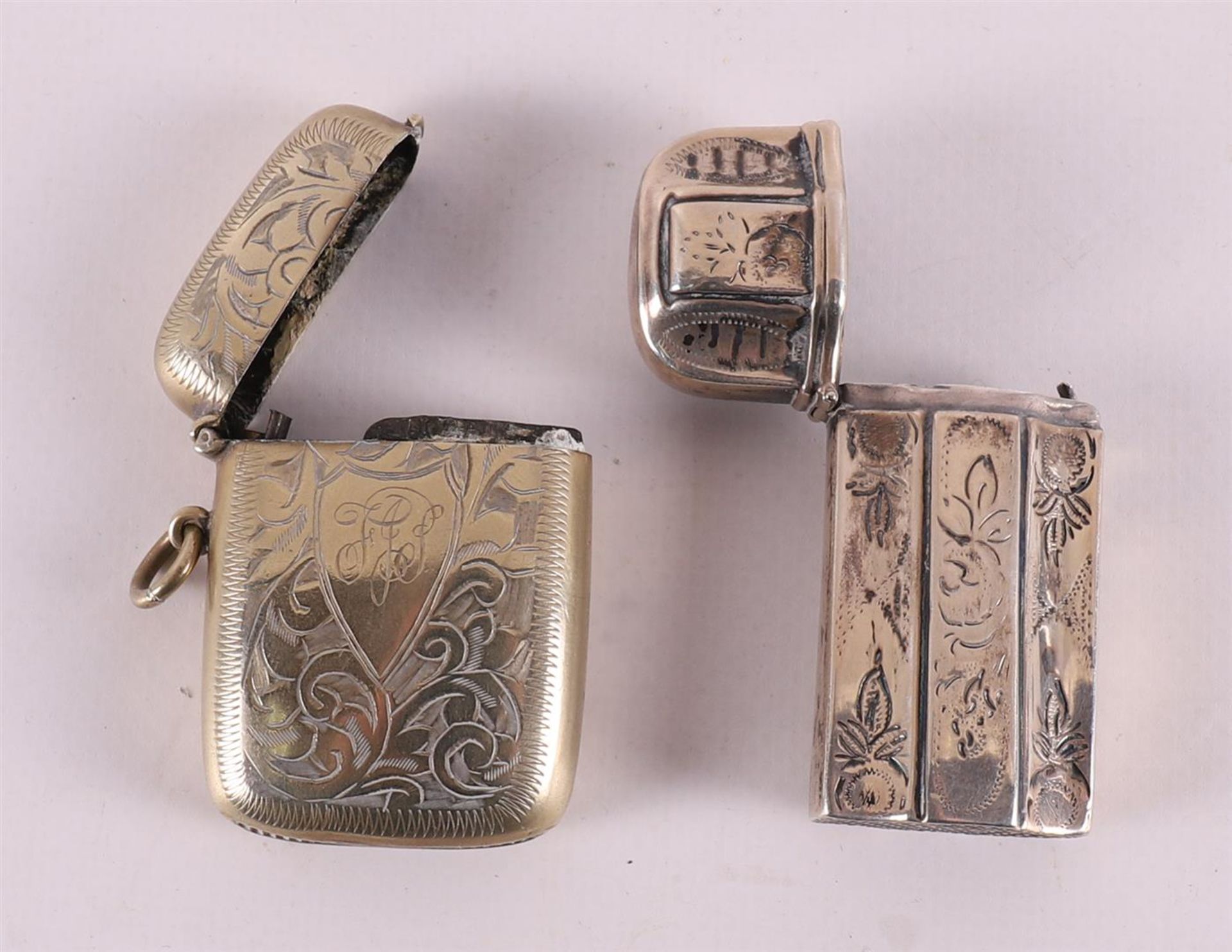 Two silver matchboxes with hinged lids, including 19th century. - Bild 4 aus 4