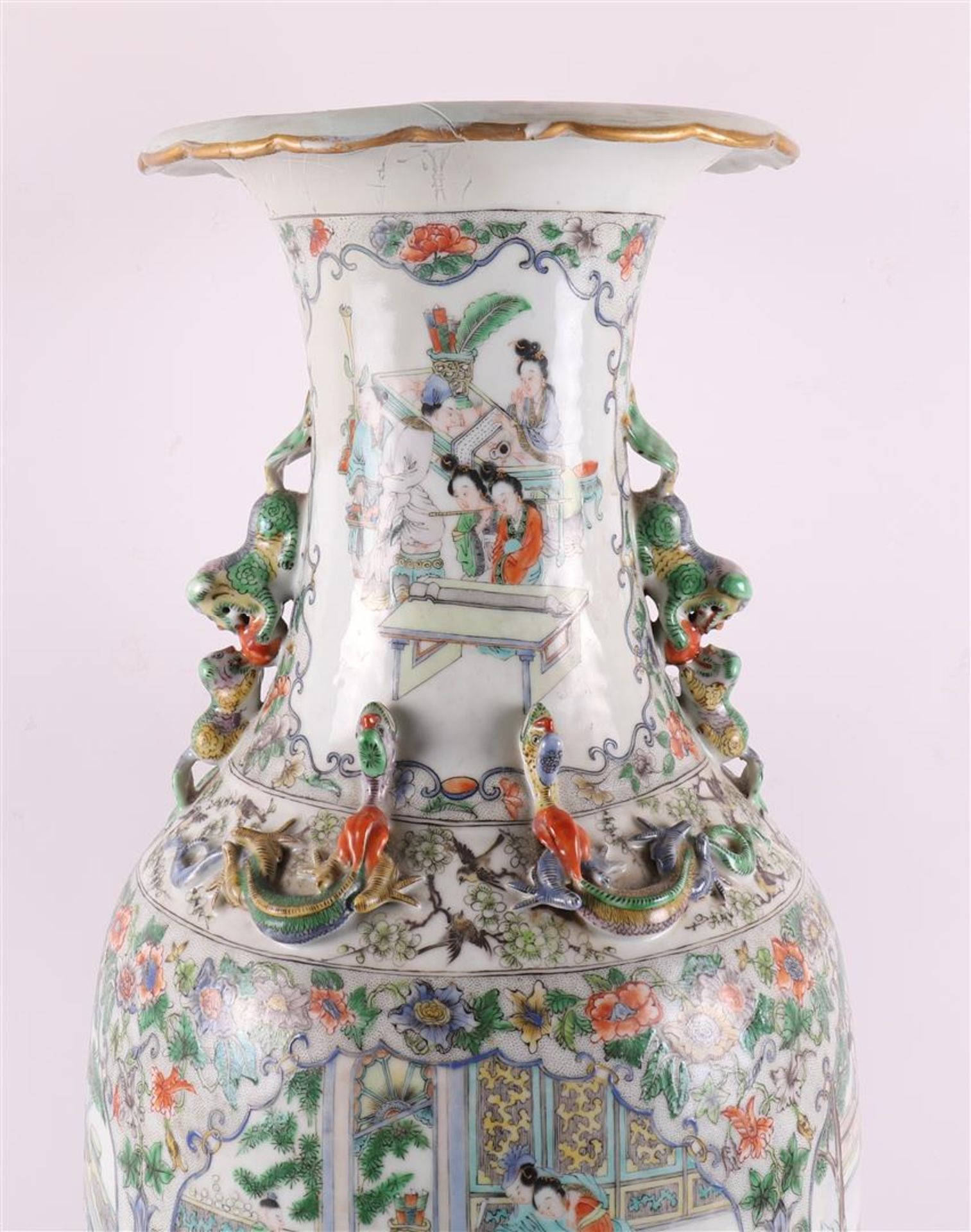 A porcelain baluster-shaped famille verte vase, China, 19th century. - Bild 2 aus 19