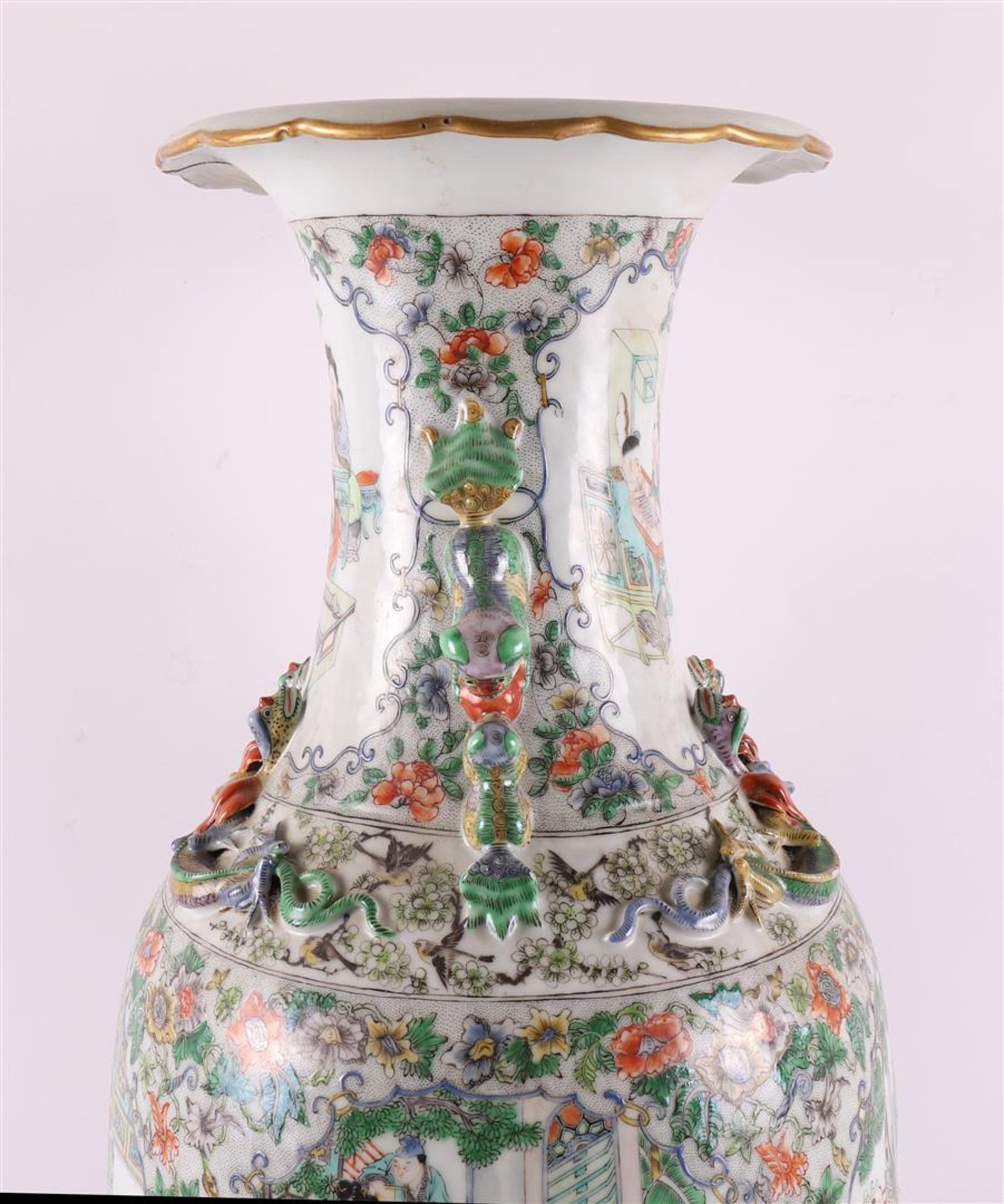 A porcelain baluster-shaped famille verte vase, China, 19th century. - Bild 5 aus 19