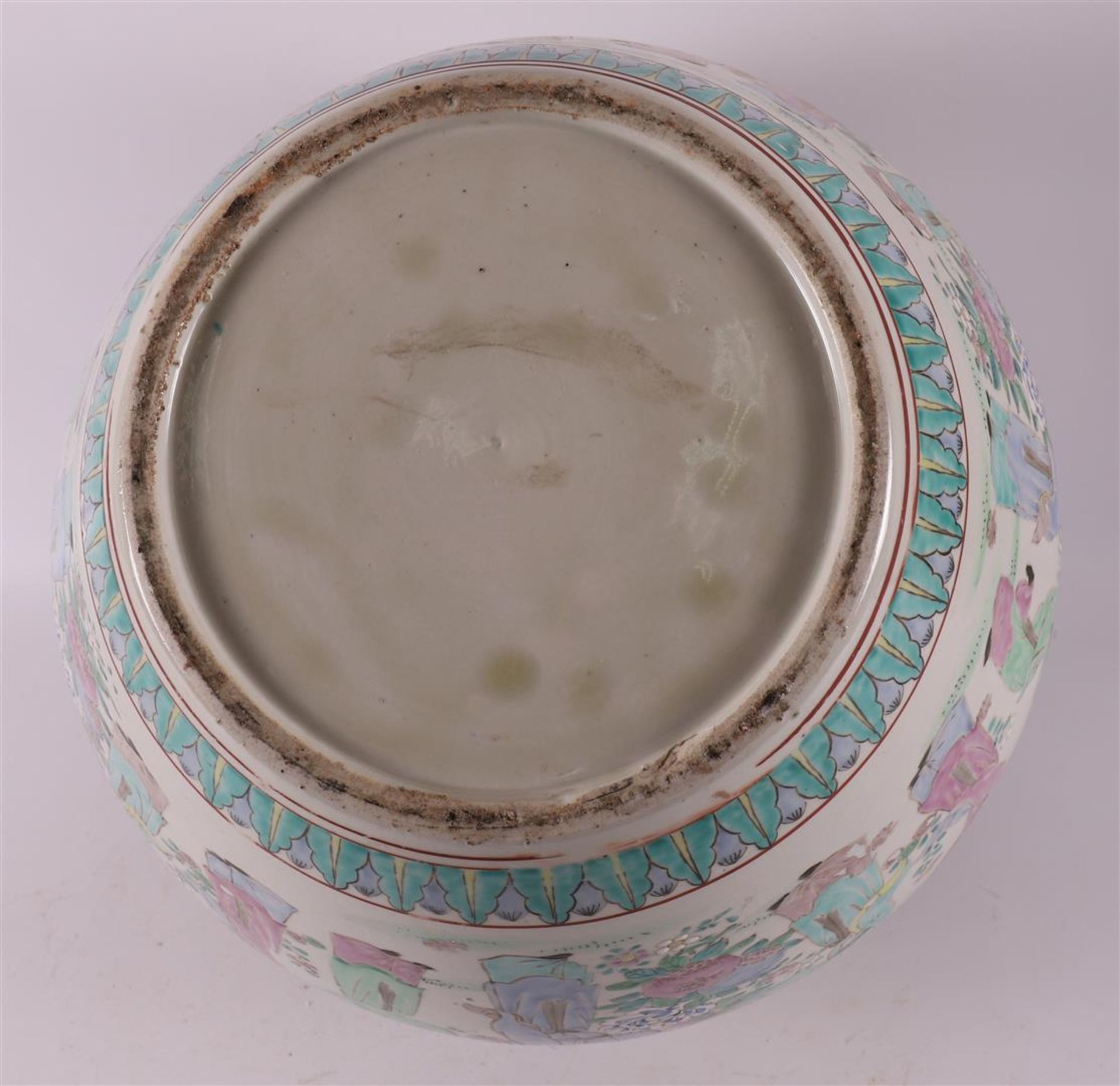A porcelain cachepot or fishbowl on a loose wooden base, China, 20th century. - Image 7 of 7