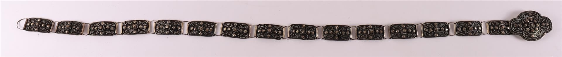 A white metal so-called Indian bridal belt, with decoration of buttons and threa - Bild 3 aus 5