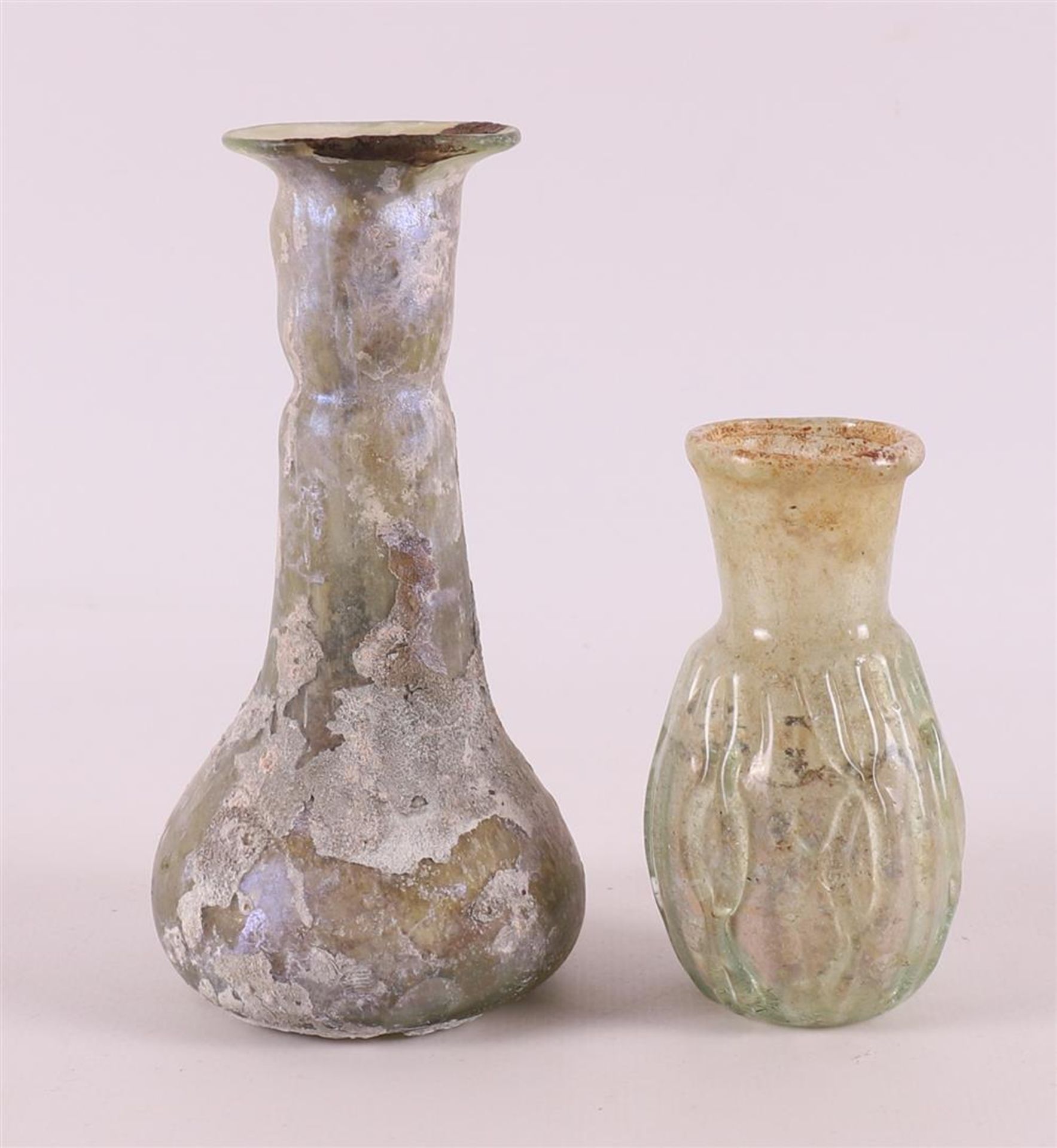Two various Roman glass vases, 2nd - 4th century. - Bild 3 aus 6