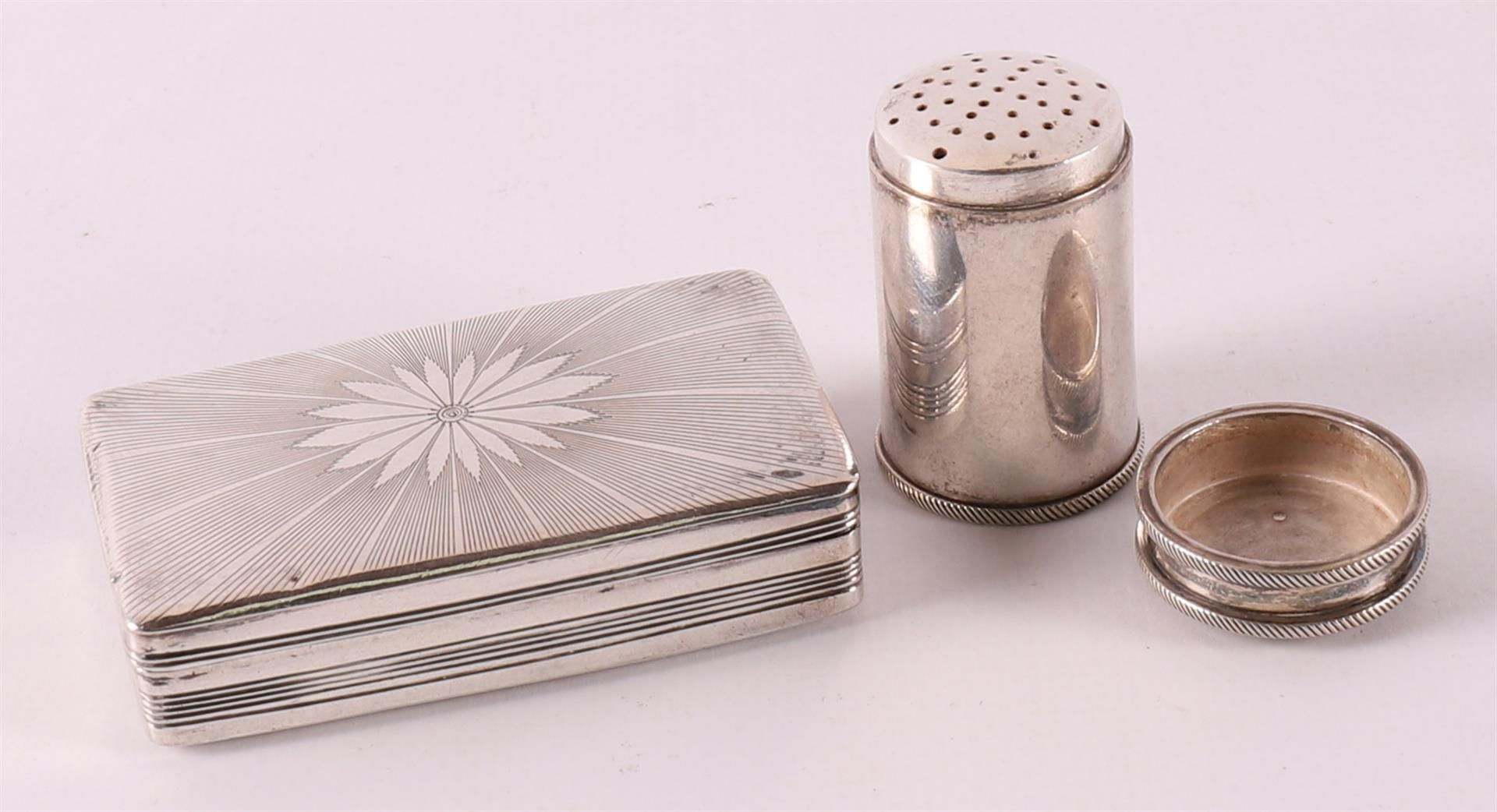 A rectangular silver peppermint box, year letter 1850. - Image 2 of 4