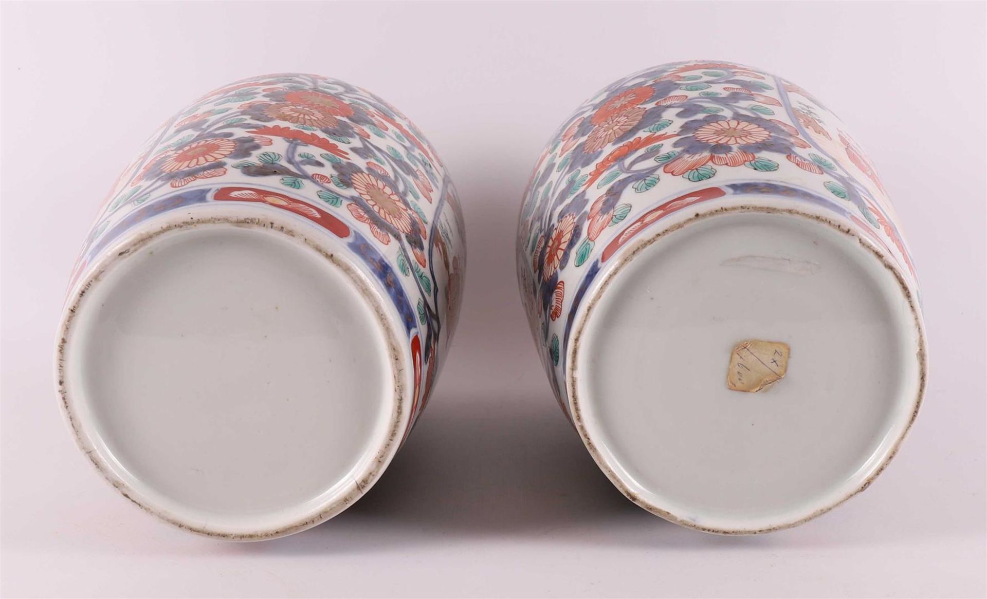 A pair of porcelain vases, Japan, Meiji, around 1900. - Bild 7 aus 7