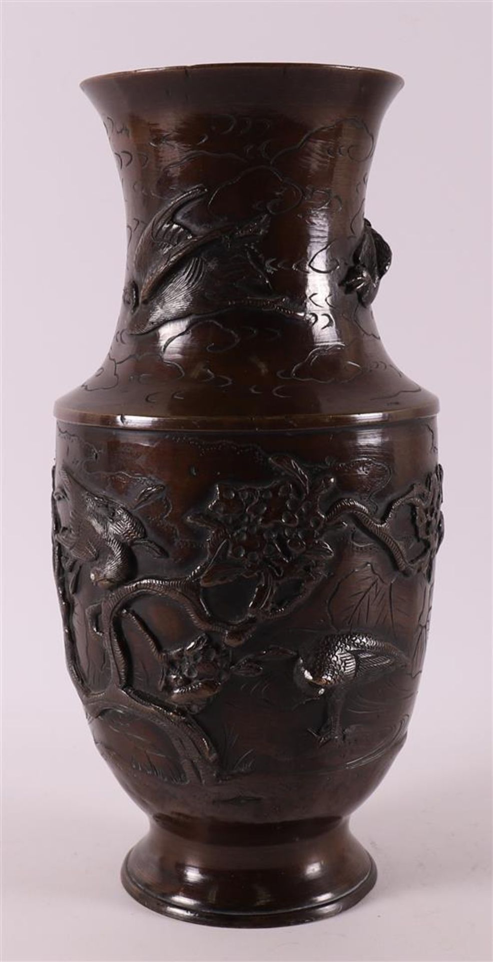 A brown patinated bronze vase, Japan, Meiji, early 20th century. - Bild 2 aus 6