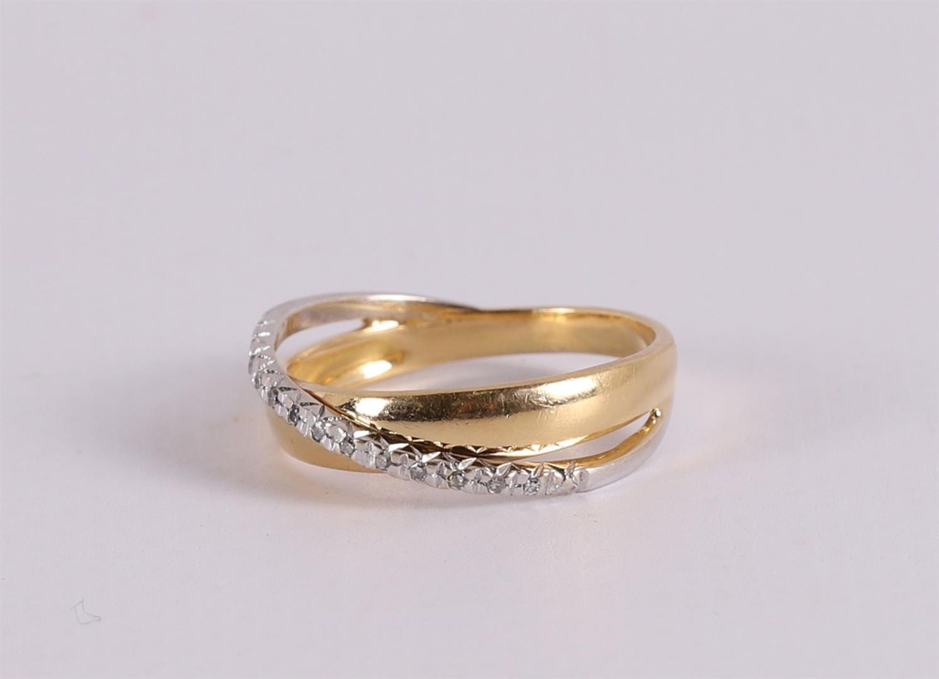 An 18 kt gold crossover ring with 12 octagonal cut diamonds. - Image 2 of 3