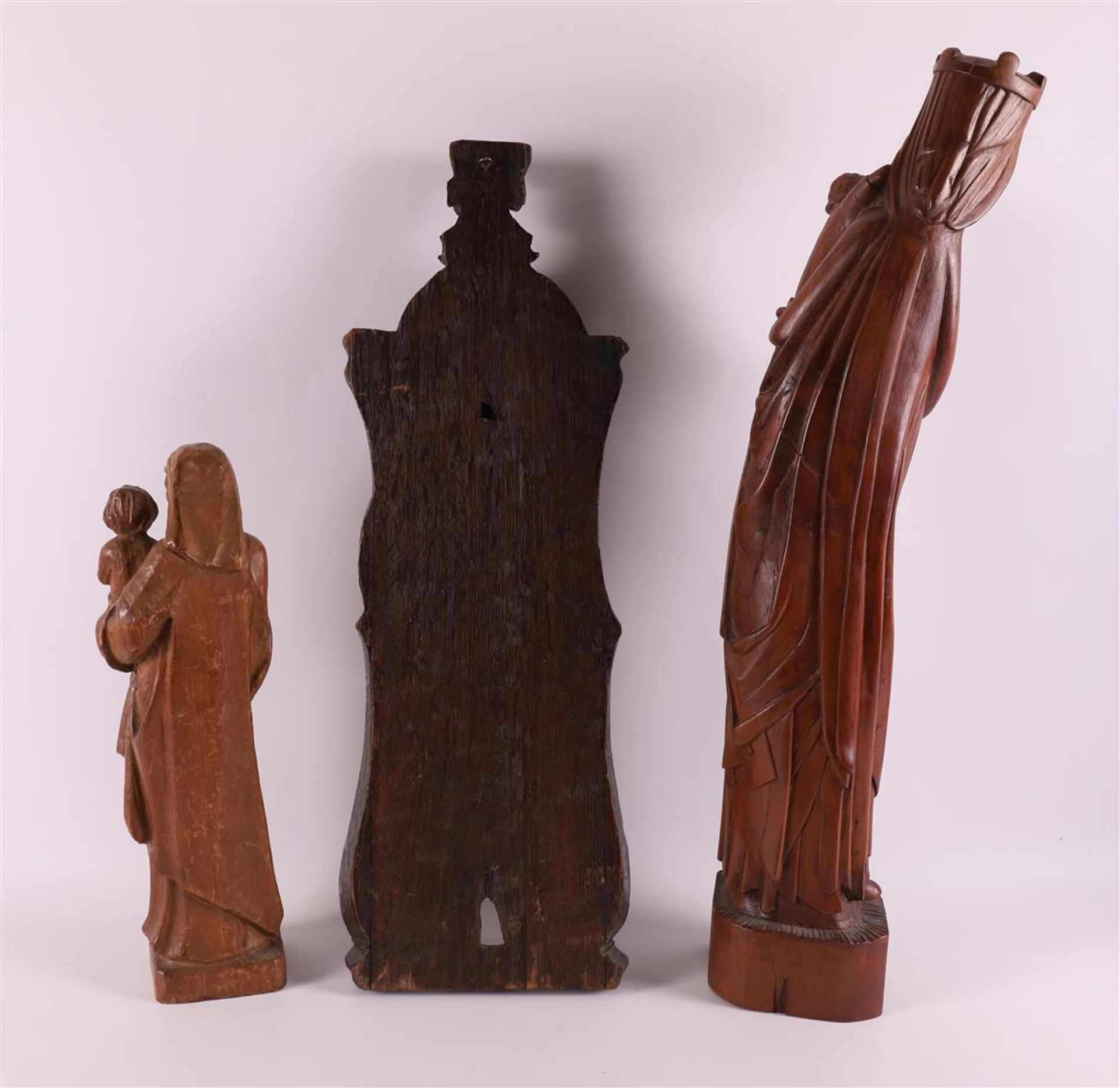 Three various carved wooden religious sculptures, including Mary with child, 20t - Bild 2 aus 2
