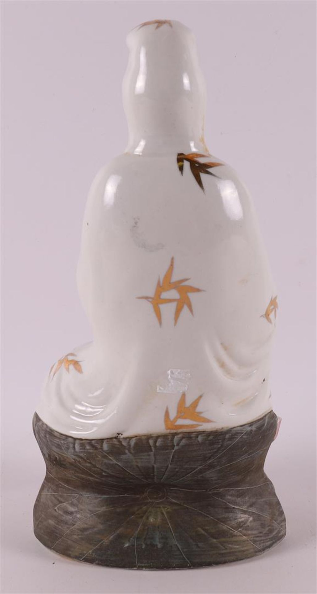 A porcelain seated Kwanyin on a lotus crown, China, mid-20th century. - Image 10 of 11