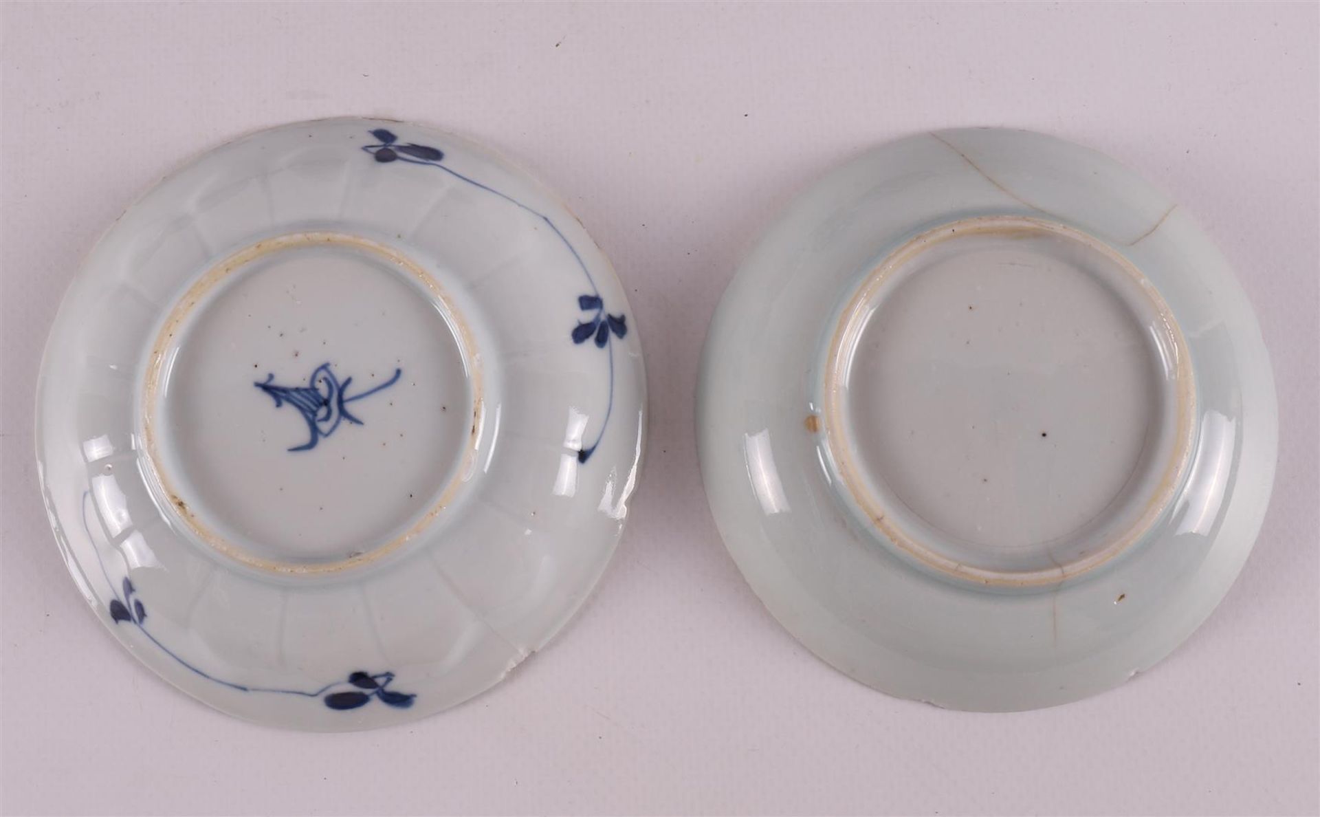 A lot of various blue/white porcelain, China/Japan, including 18th century. - Image 4 of 19