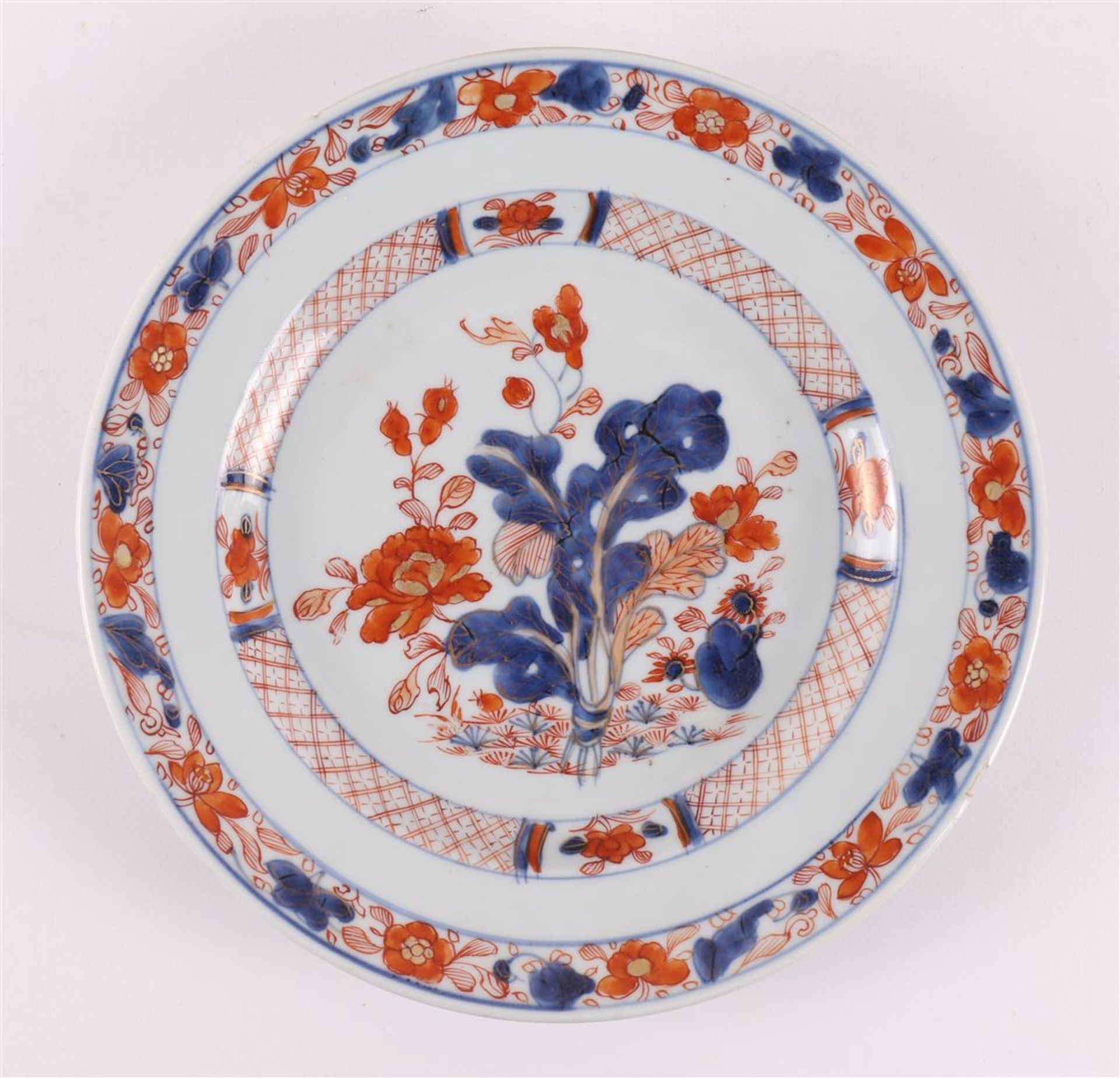 Three various porcelain Chinese Imari plates, China, 18th century. - Bild 5 aus 11