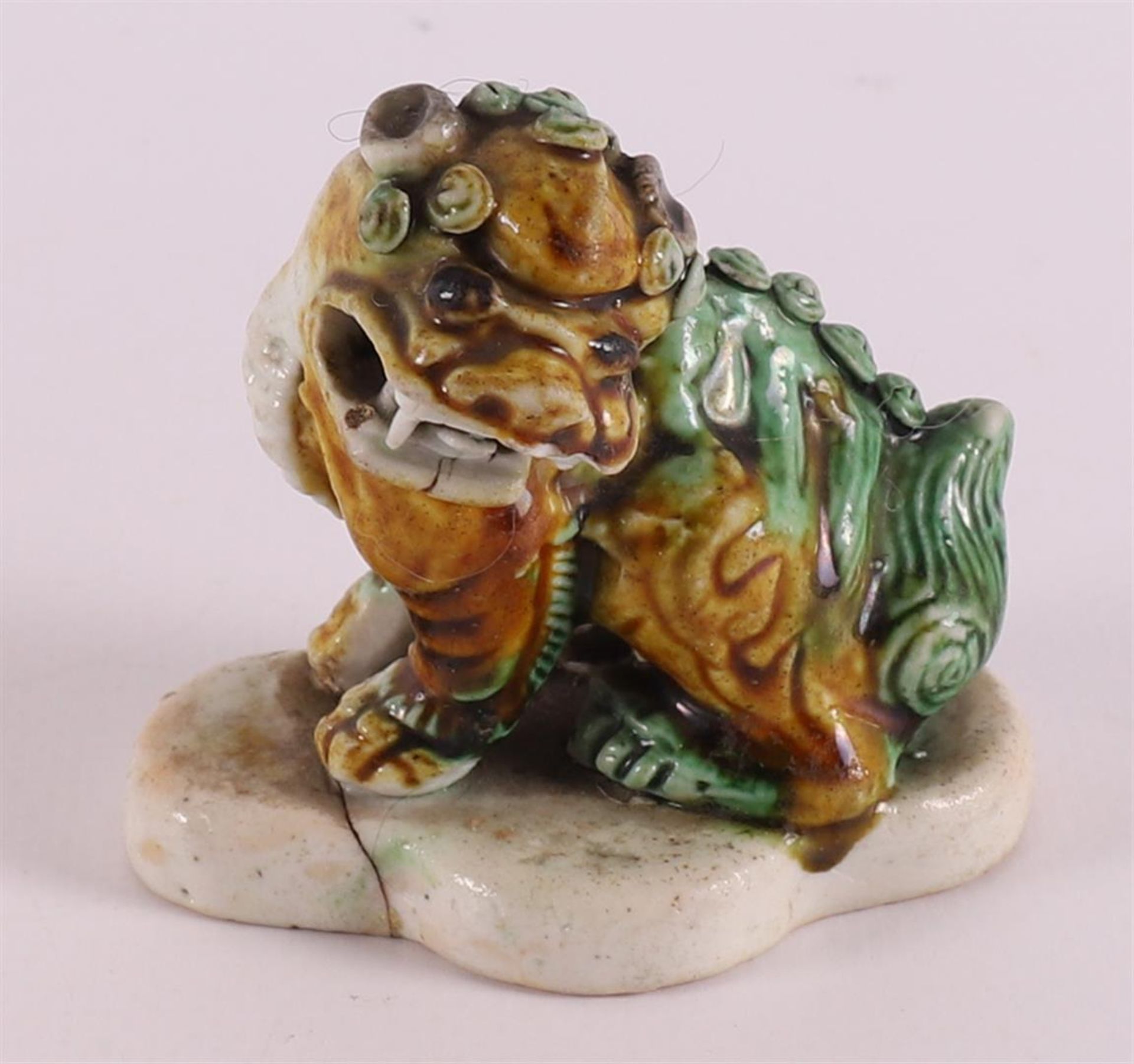 A lot of various Chinese porcelain, including Dog of Foo cencer, 18th century - Bild 16 aus 17