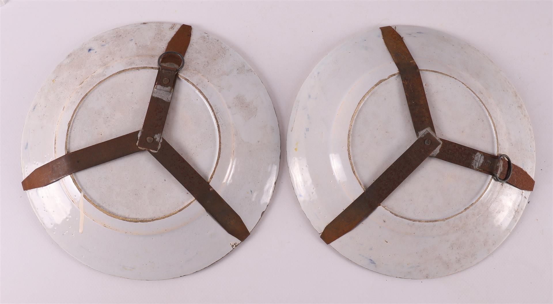 A series of six Delft earthenware plates, 18th century. - Bild 6 aus 8