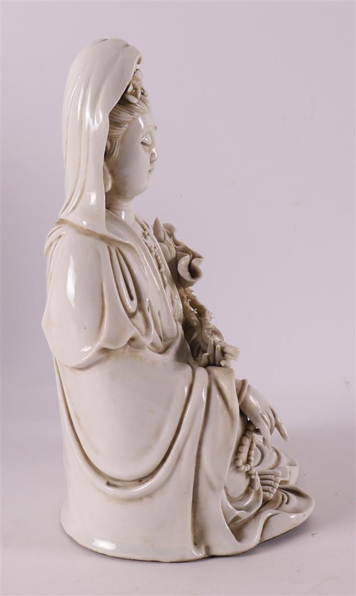 A blank de chine kwanyin in original box, China, 20th century. - Image 6 of 6