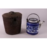 A blue/white porcelain teapot in a wicker case, China, around 1900.