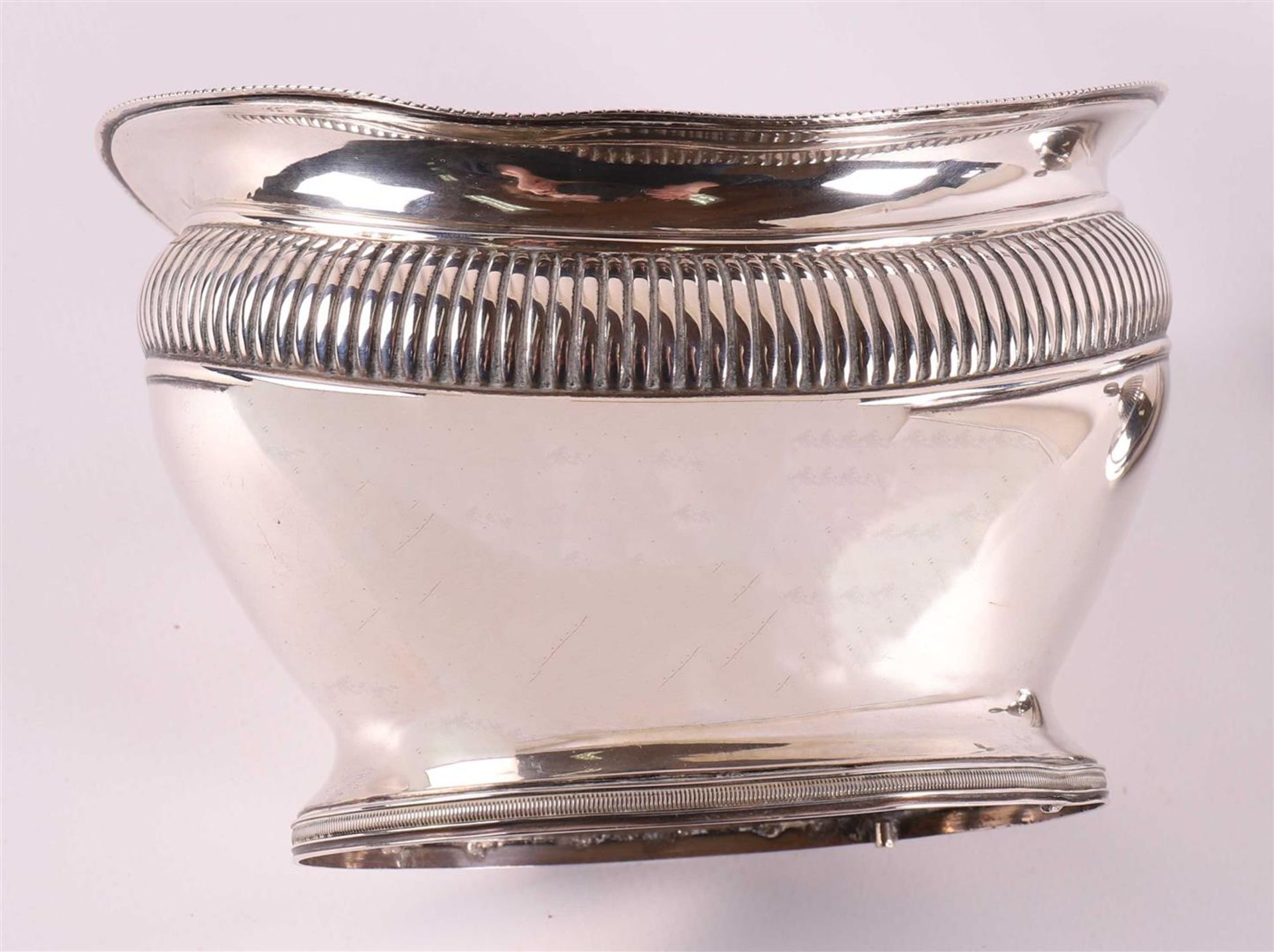 A 1st grade 925/1000 silver Empire boat-shaped tobacco lidded jar, - Bild 8 aus 9