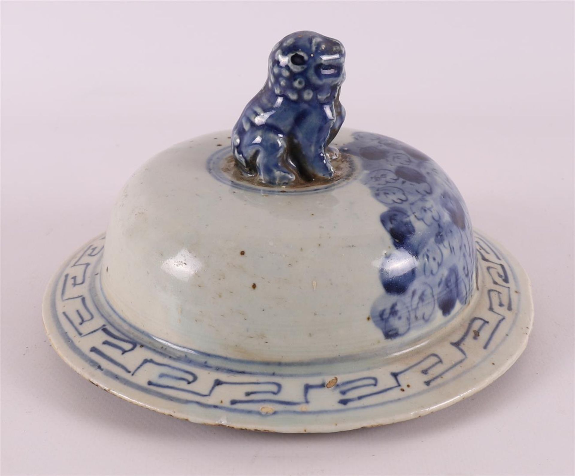 A blue/white porcelain vase with cover, China, 19th century. - Bild 9 aus 12