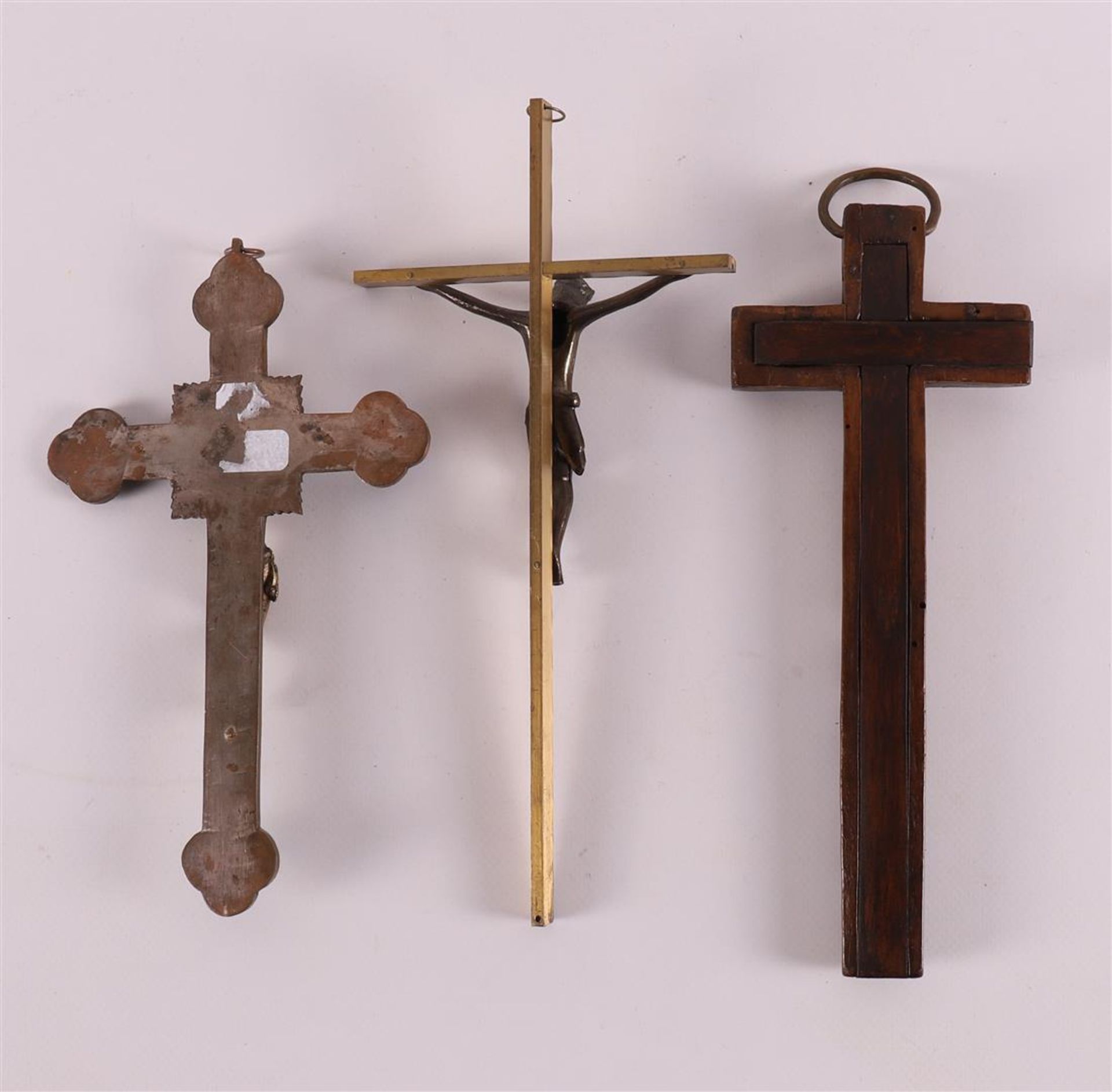 Three various Corpus Christi on cross, 19th/20th century. - Bild 2 aus 2