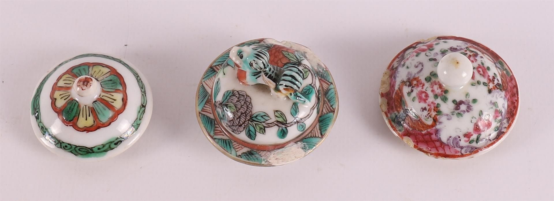 A lot of various Chinese porcelain, including Dog of Foo cencer, 18th century - Bild 12 aus 17