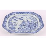 A blue/white porcelain assiette, China, Qianlong, 2nd half 18th century.
