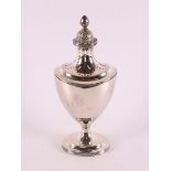 A silver Empire boat-shaped spreader on a profile base with double fillet,
