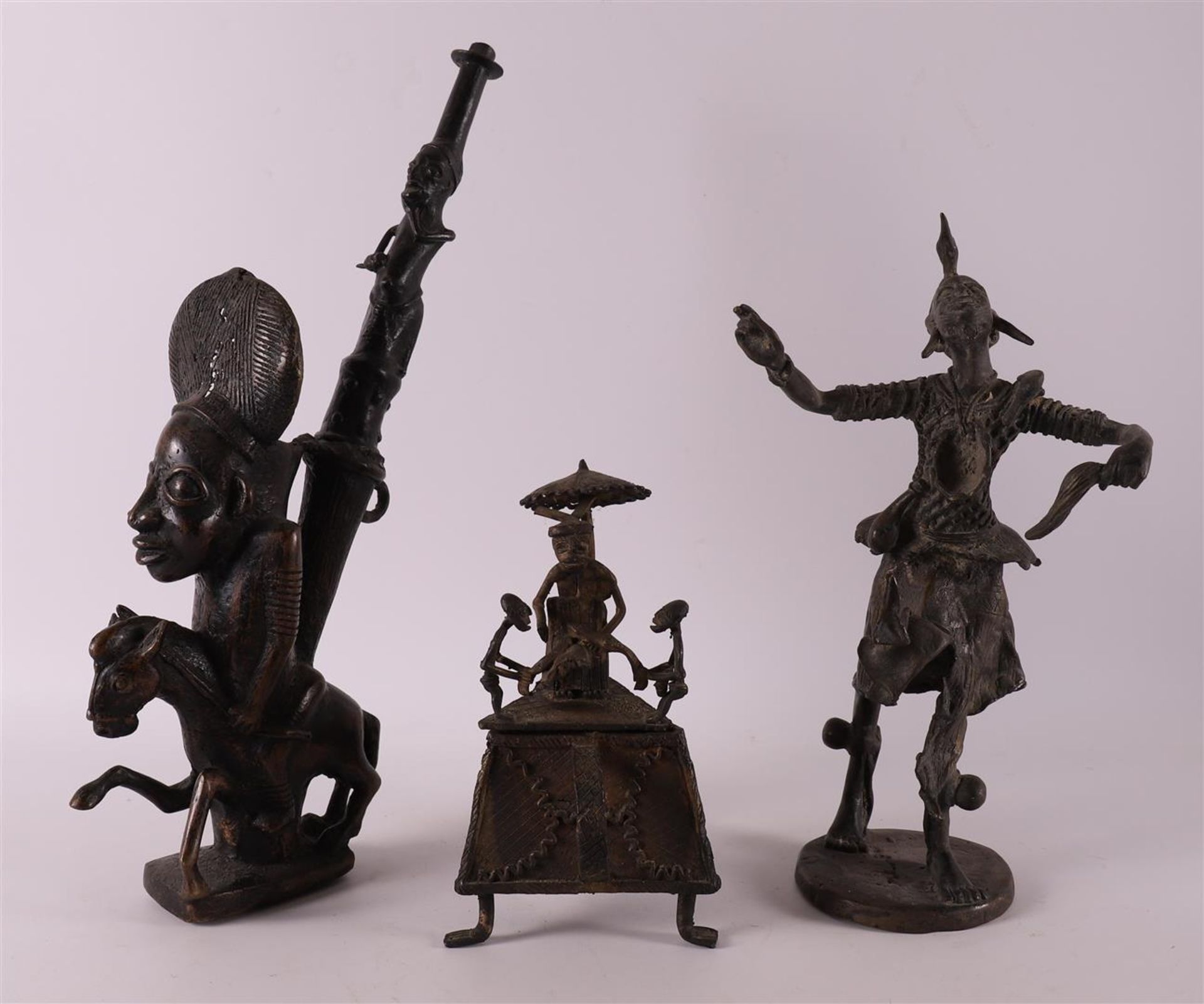 A lot of various bronzes, including Benin, Africa, 20th century.