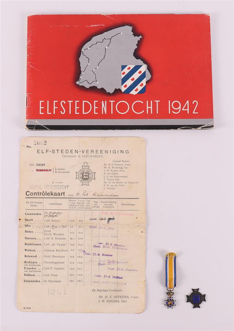 An Eleven Cities Cross 1942. Includes original stamp card and information bookle - Image 2 of 2