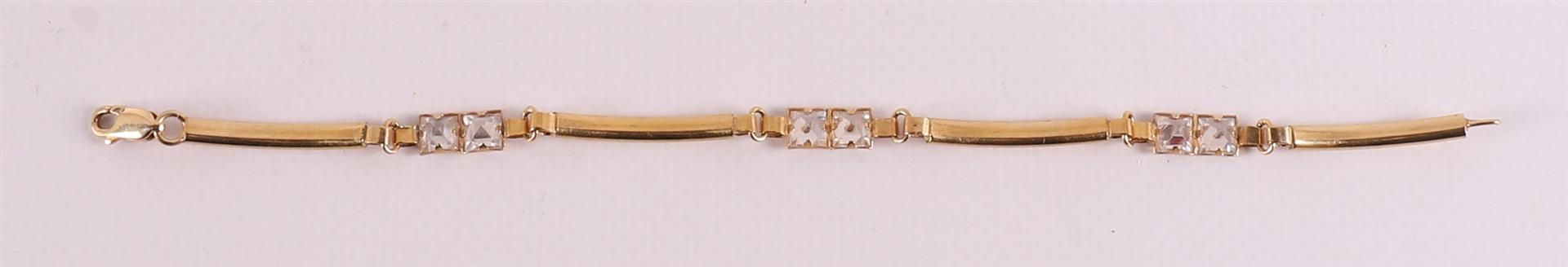 An 18 kt 750/1000 gold bracelet, set with square stones. - Bild 3 aus 3