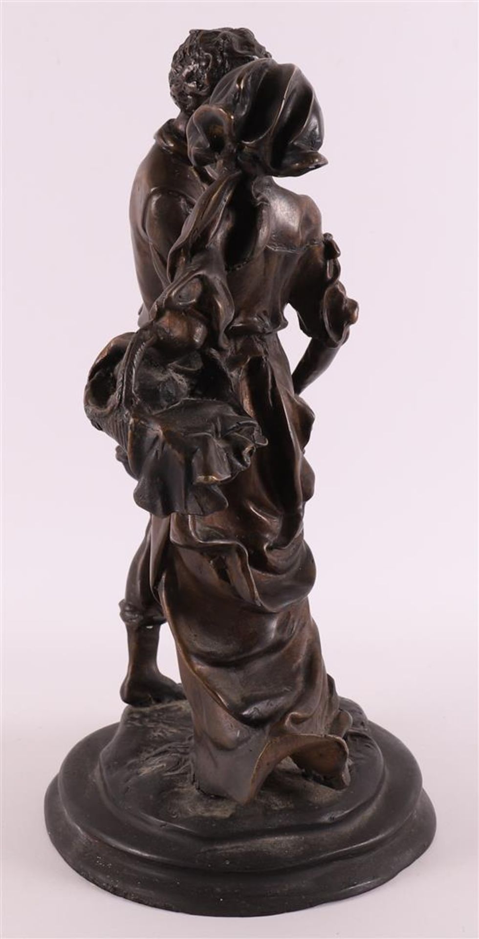 A brown patinated bronze sculpture of a man and woman, based on an antique examp - Bild 4 aus 5