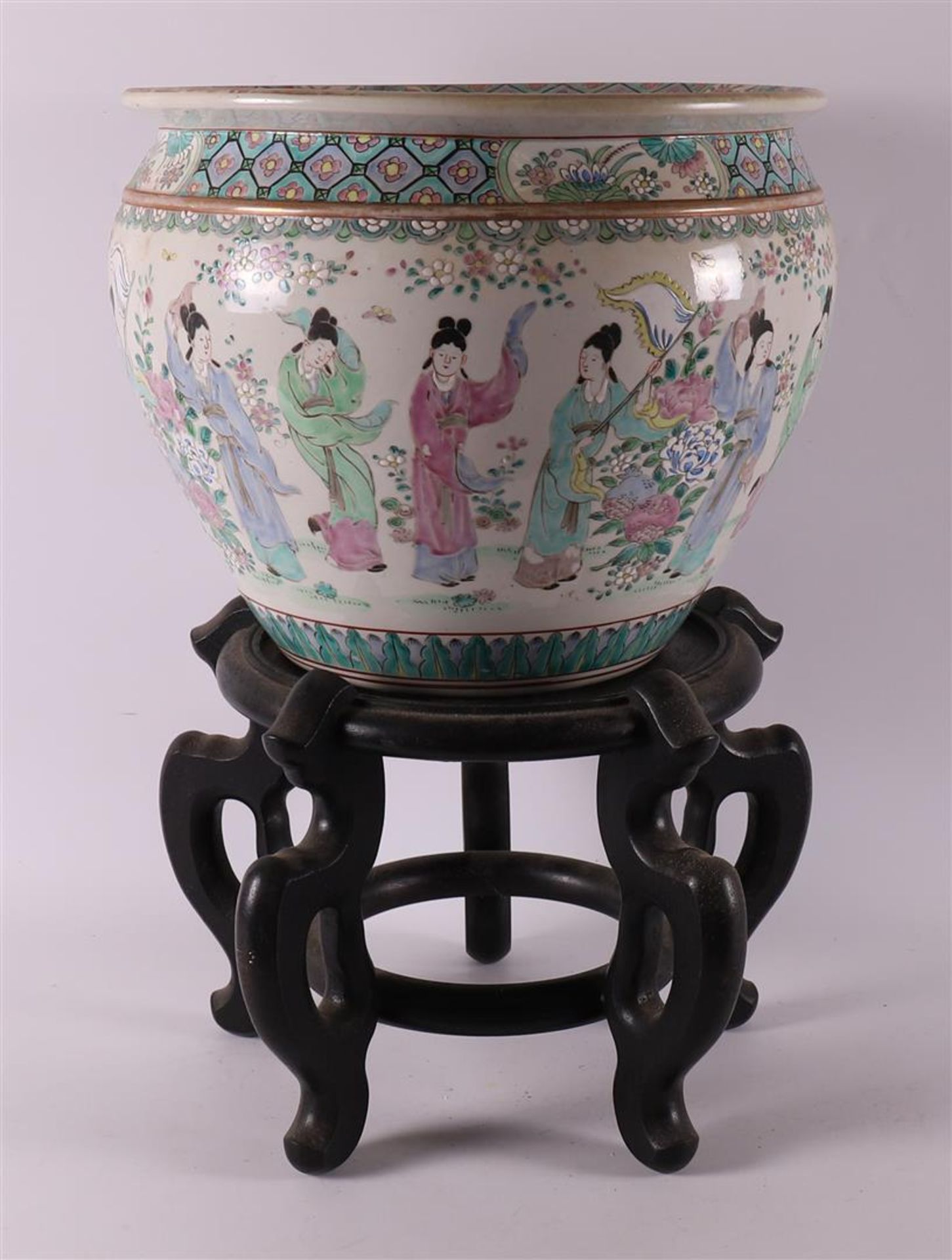 A porcelain cachepot or fishbowl on a loose wooden base, China, 20th century. - Image 2 of 7