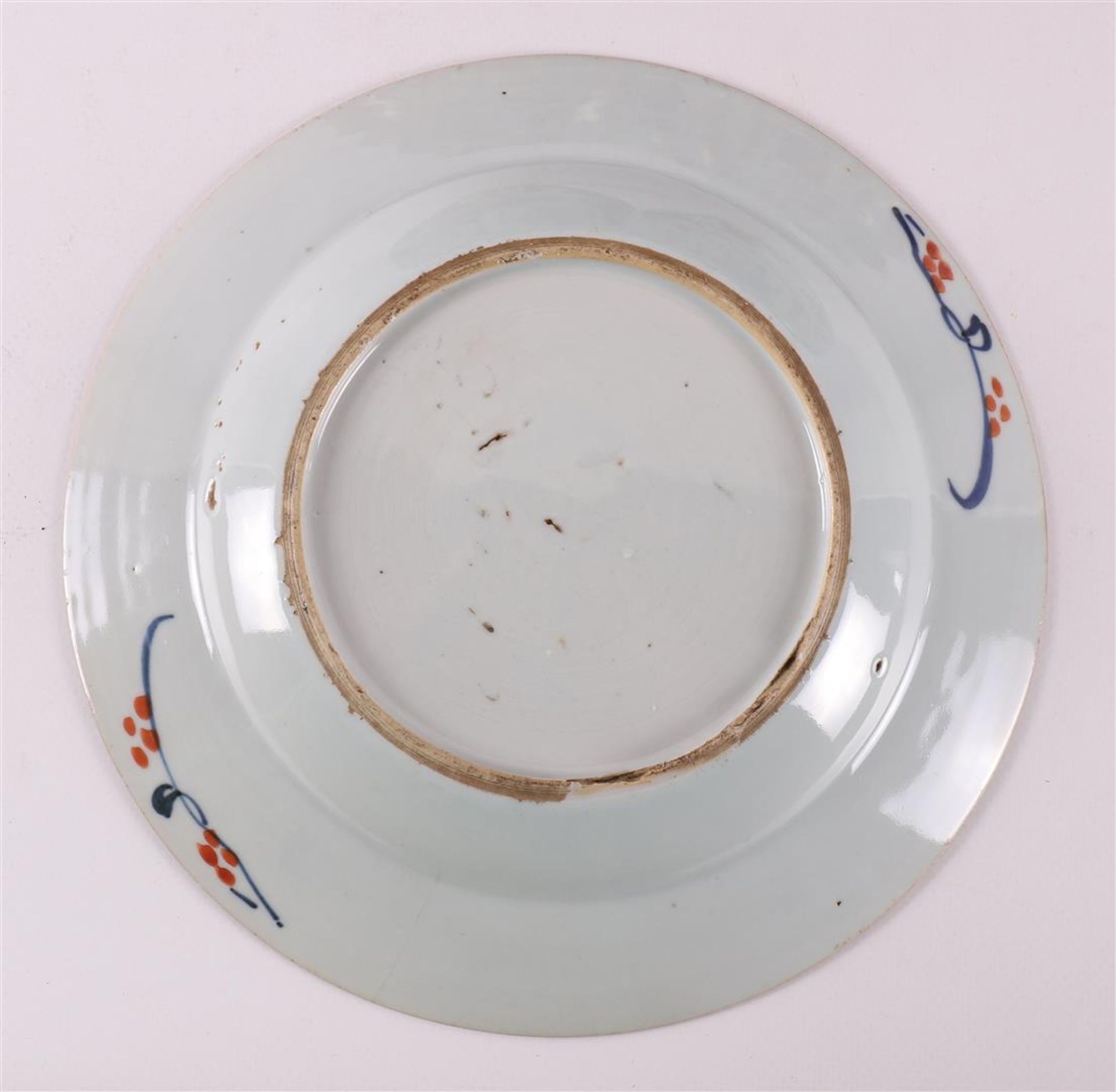 Three various porcelain Chinese Imari plates, China, including Qianlong, 18th ce - Image 3 of 8