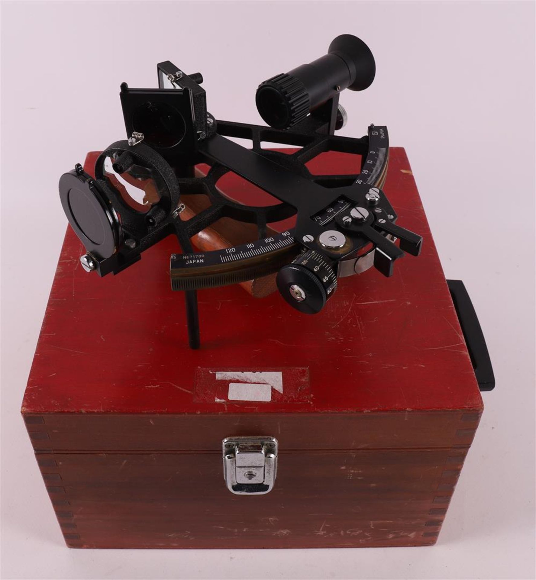 A micrometer marine sextant in original case, Tamaya & Co Ltd, Japan, 20th centu - Bild 2 aus 4