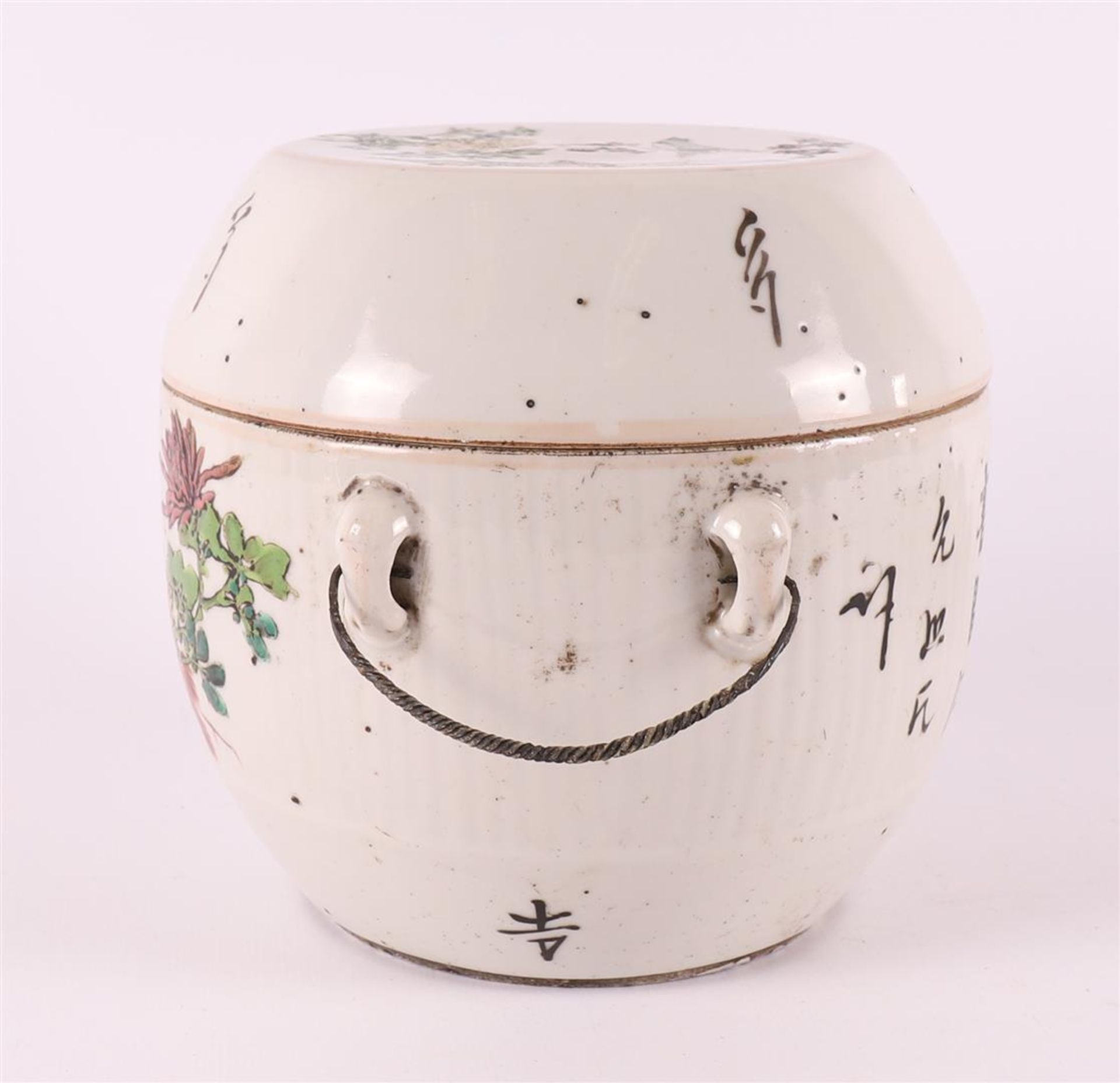 A porcelain lidded jar, China, 20th century. - Image 3 of 11
