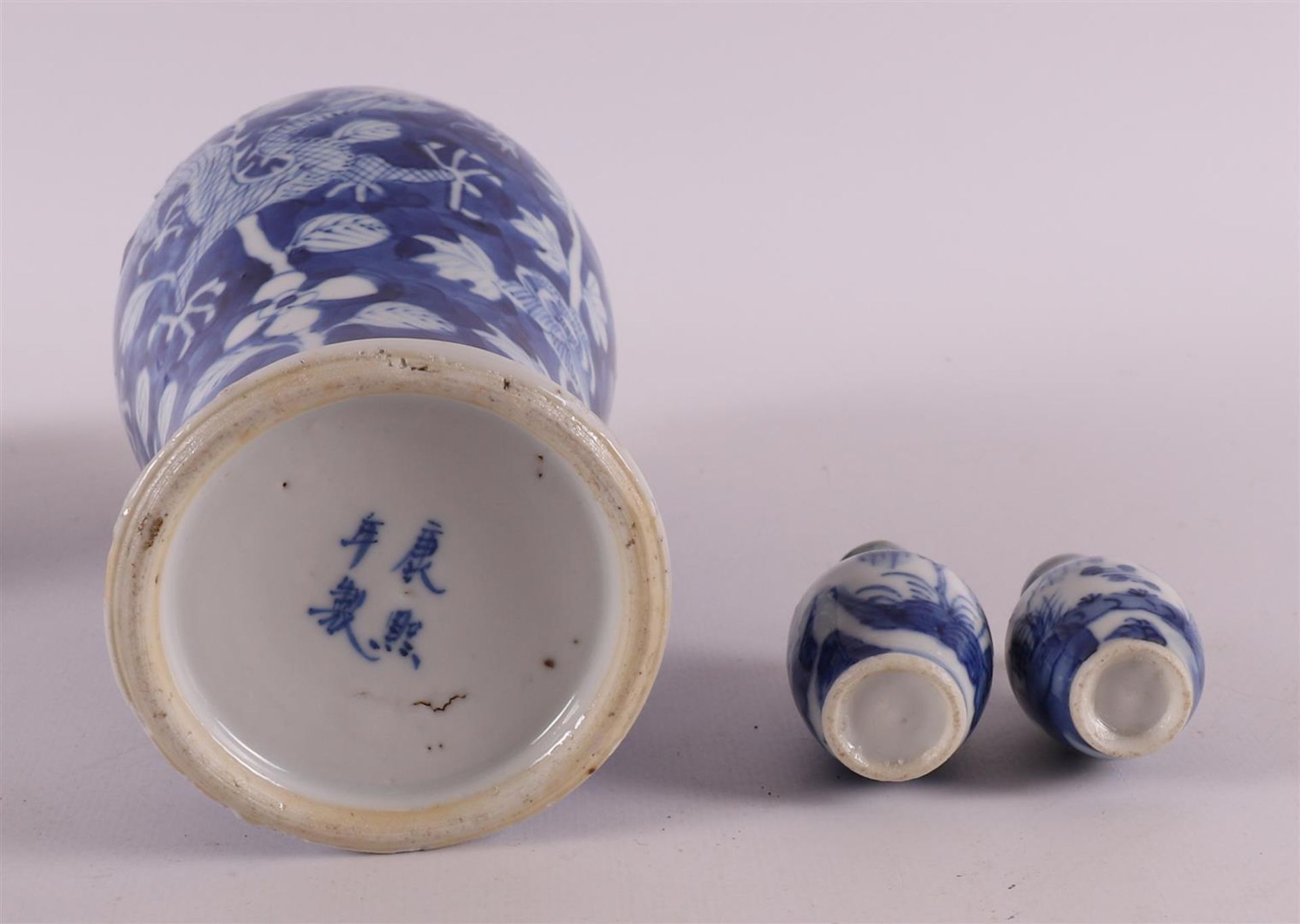 A lot of various blue/white porcelain, China/Japan, including 18th century. - Image 14 of 19