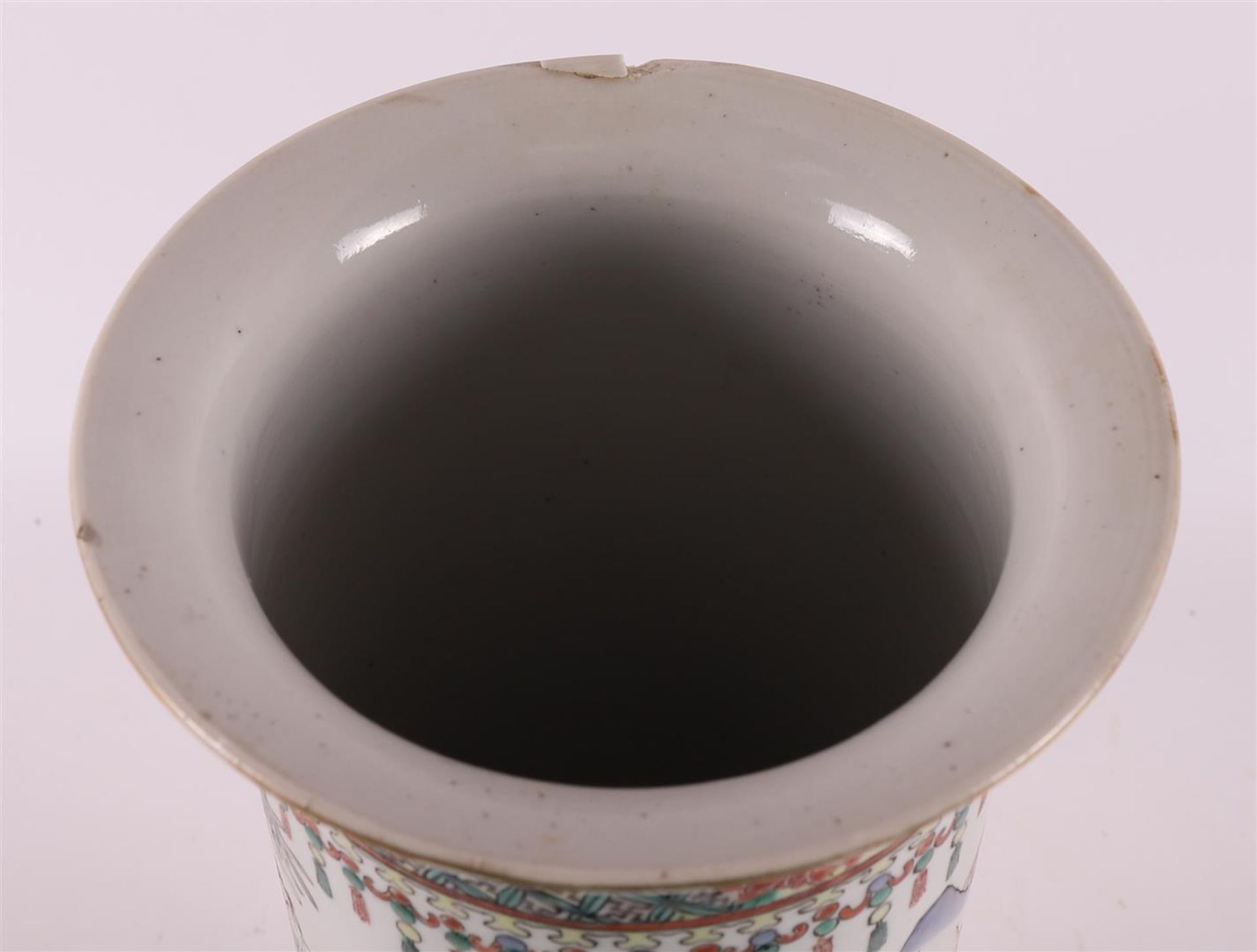 A cylindrical porcelain famille verte vase, China, circa 1900. - Image 7 of 8
