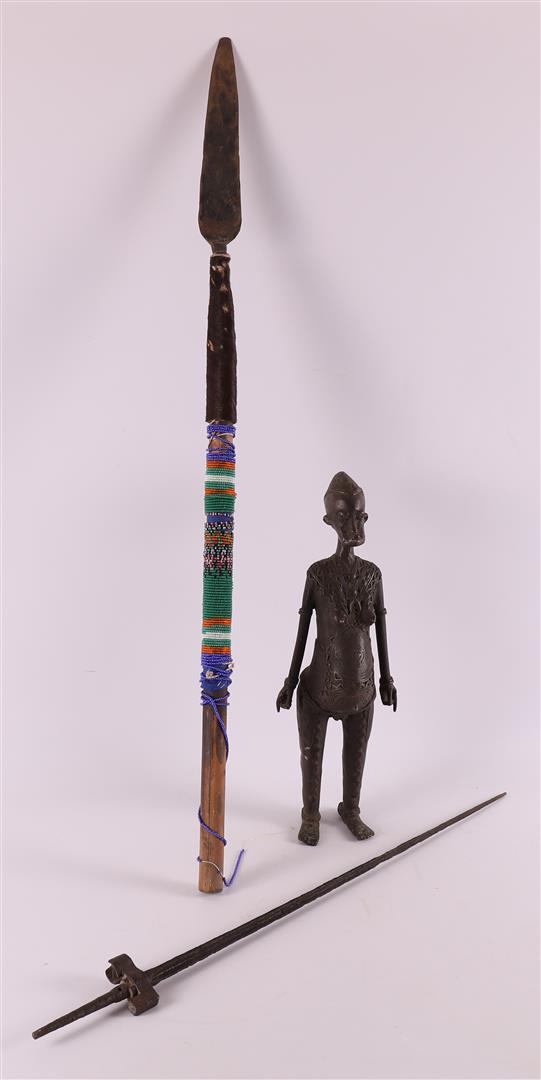 A lot of ethnographic items, including Benin bronze and spear, Africa, 20th/21st