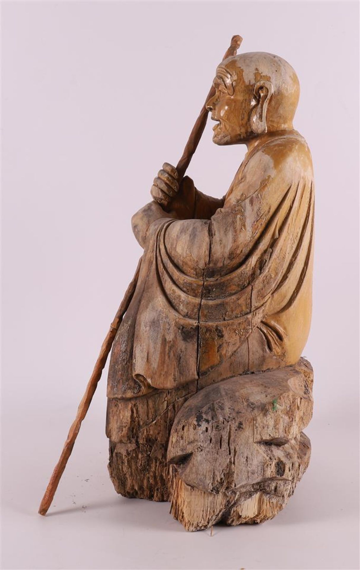 A carved wooden philosopher with staff, China, 2nd half of the 19th century. - Image 4 of 4