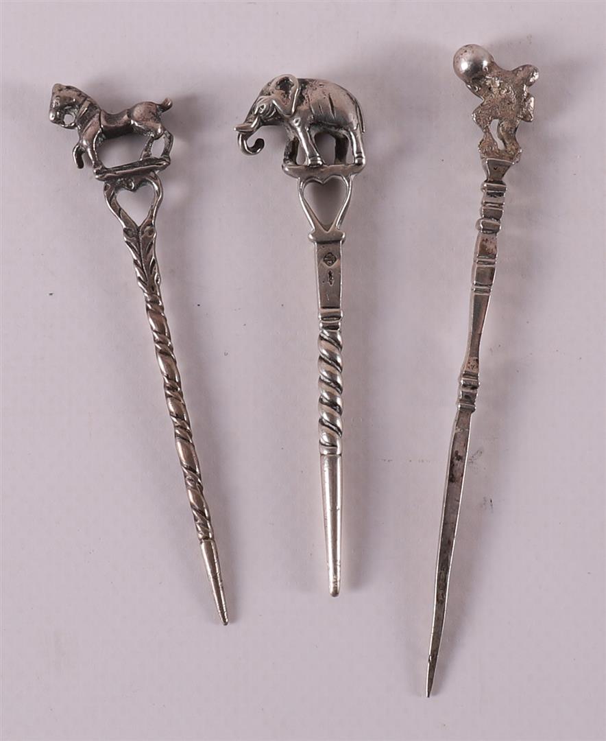 Two second grade 835/1000 silver pipe sticks, 19th/20th century. - Image 2 of 2