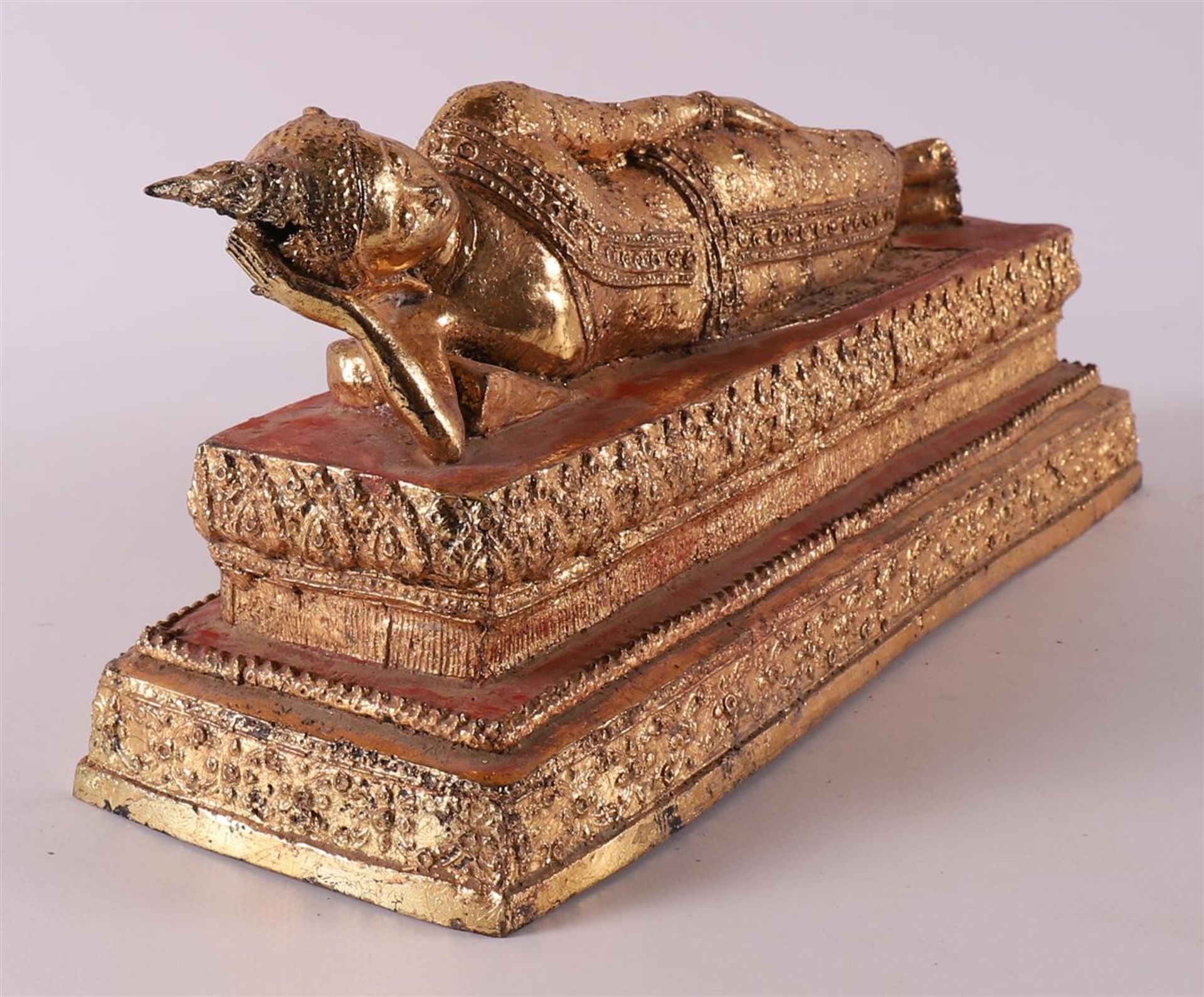 A gilded reclining Buddha, Thailand, 20th century. - Image 5 of 6