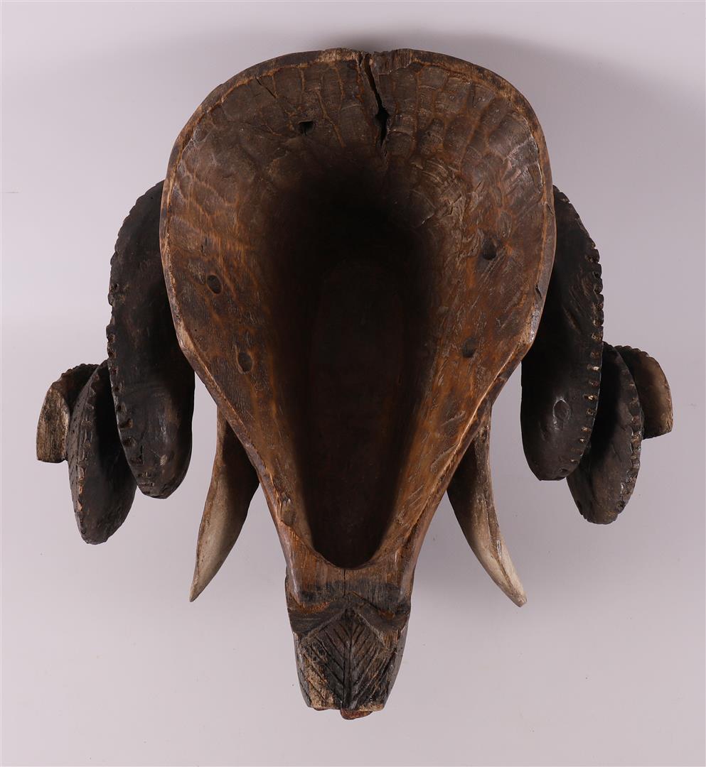 Ethnographic/tribal. A wooden ram mask, Baule tribe, Ivory Coast, Africa. - Image 3 of 5