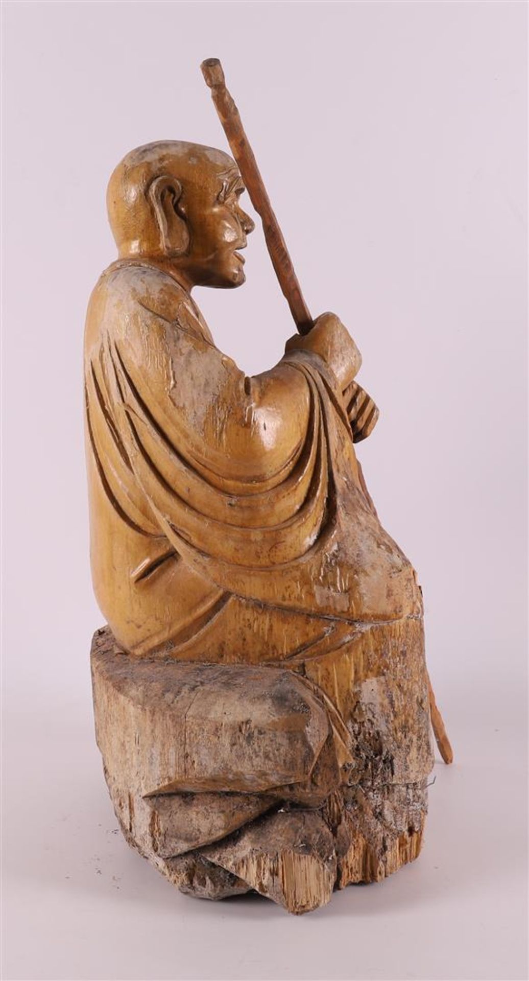 A carved wooden philosopher with staff, China, 2nd half of the 19th century. - Image 3 of 4