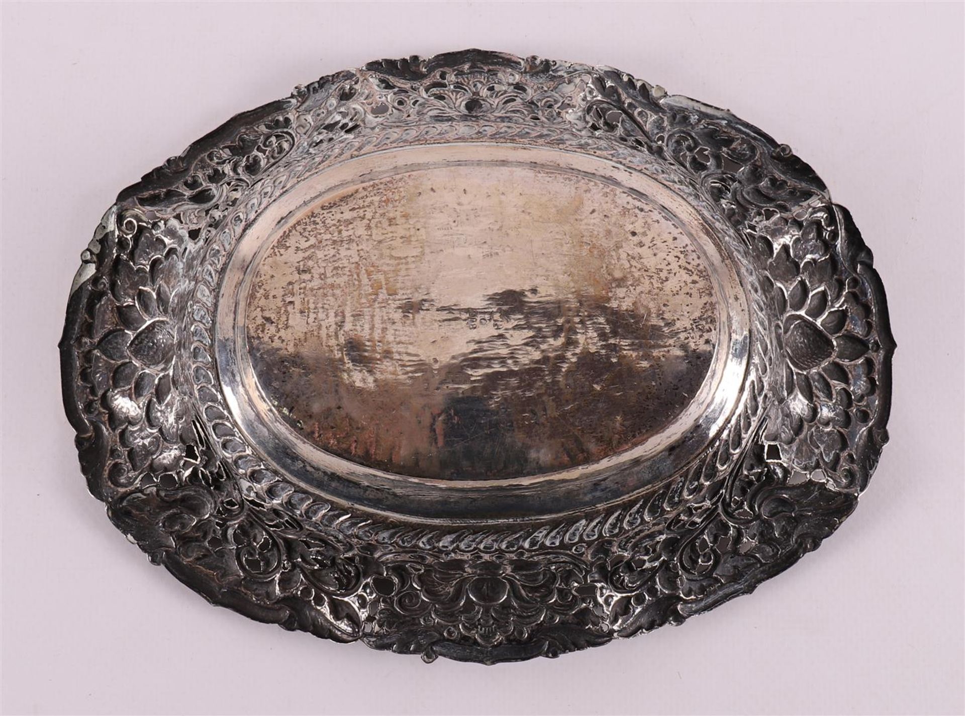 A Djokja 3rd grade 800/1000 silver oval bowl, 1st half 20th century. - Bild 4 aus 4