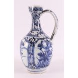 A blue/white porcelain Arita jug, Japan, 18th century.
