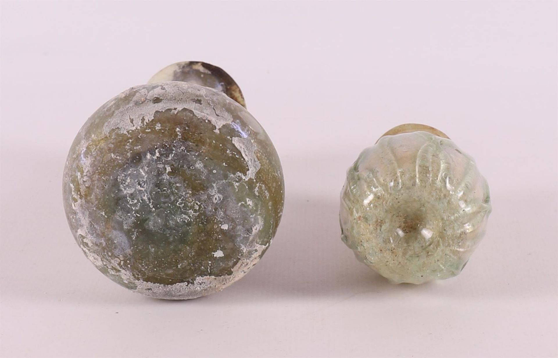 Two various Roman glass vases, 2nd - 4th century. - Bild 6 aus 6