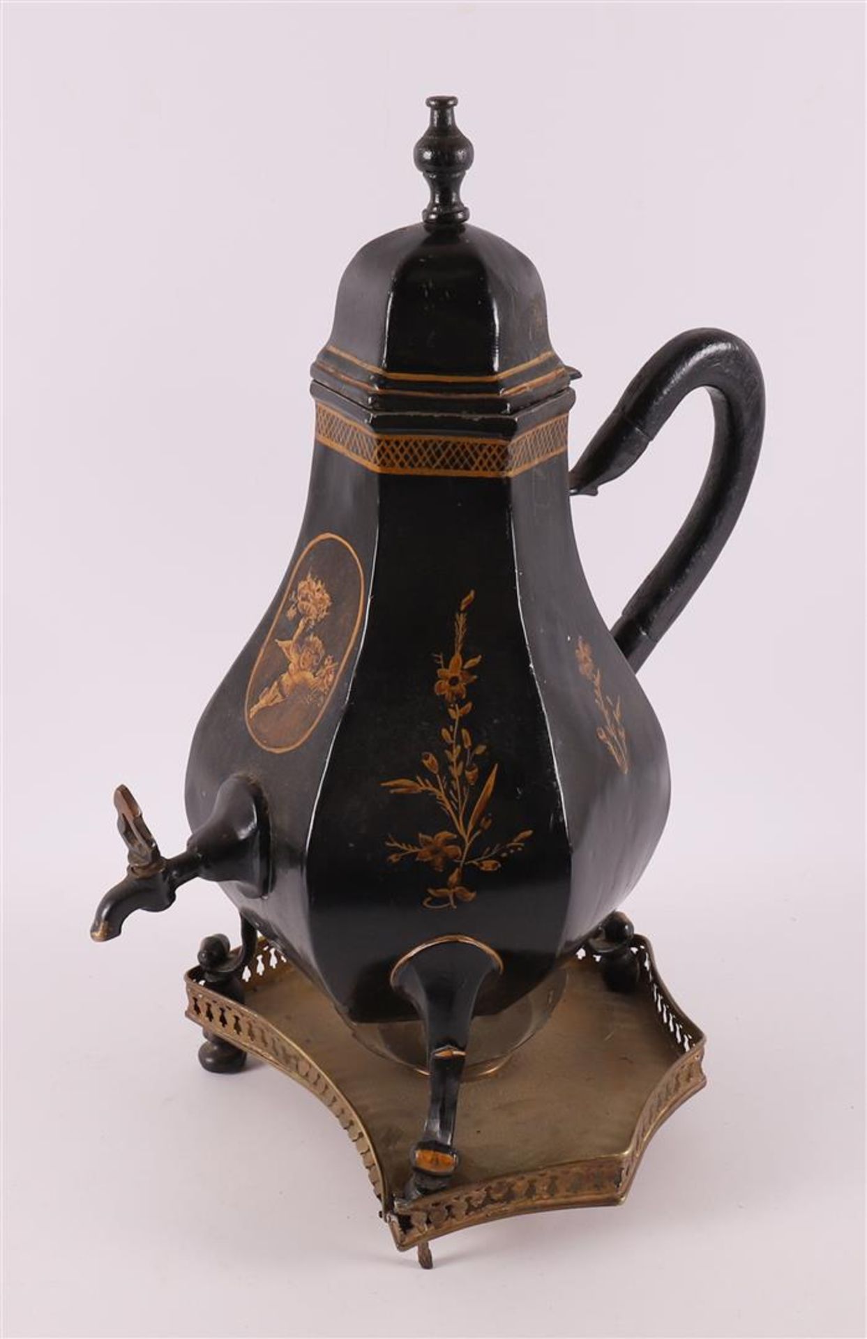 A black lacquered hexagonal tap jug, 18th century. - Bild 3 aus 3