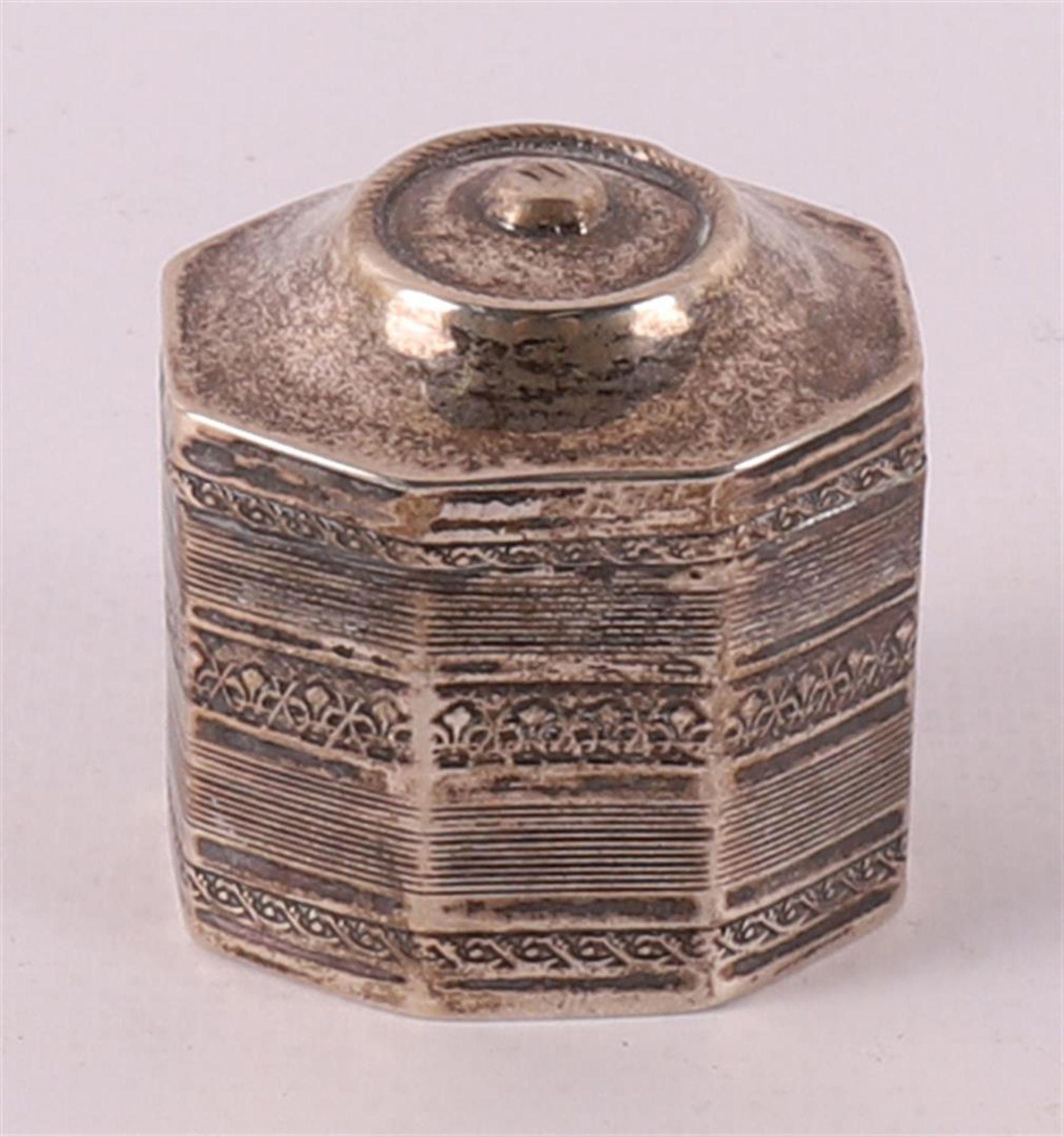 A second grade 835/1000 silver lodderein box, 19th century.