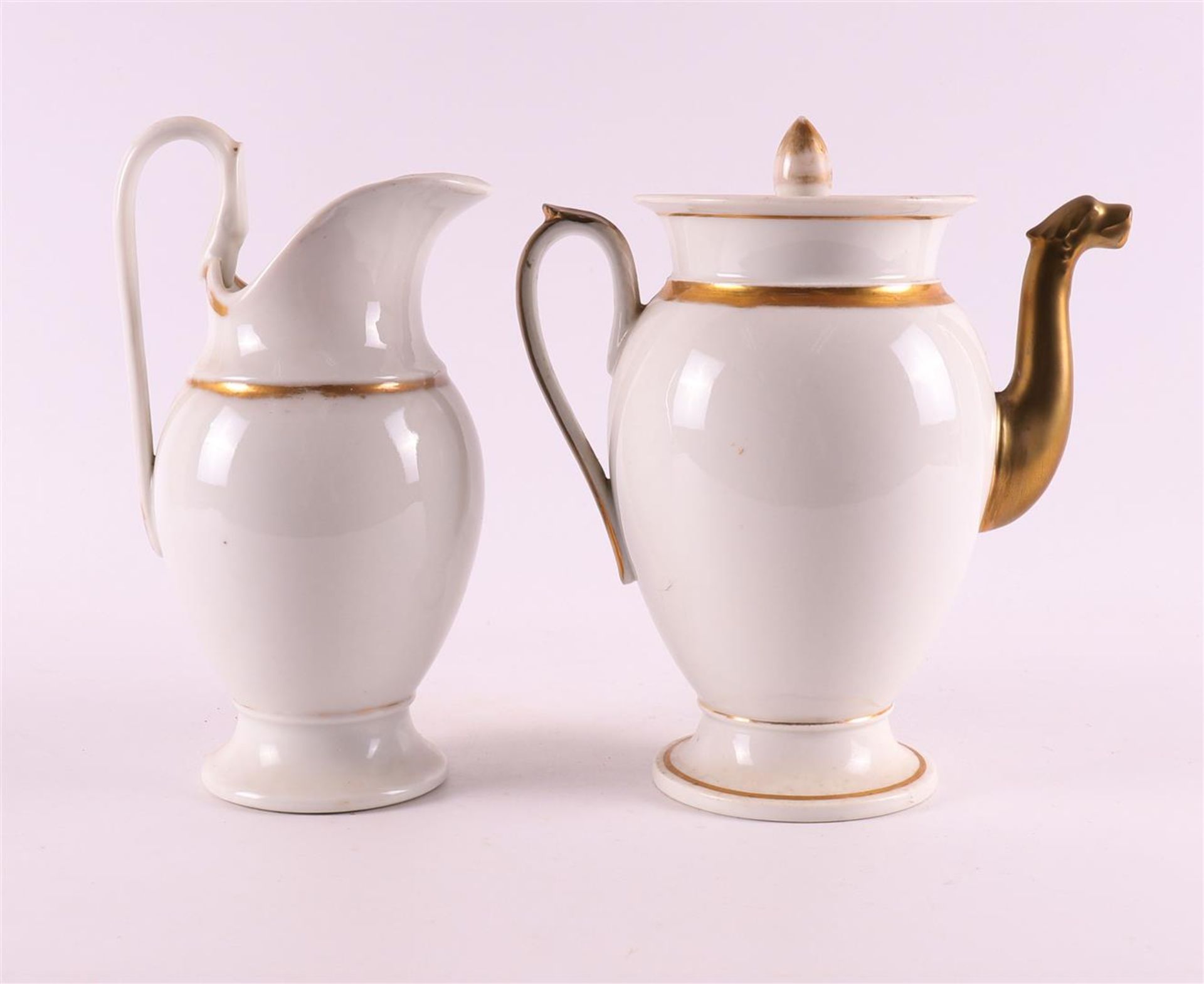 A porcelain Empire model coffee pot and milk jug, 1st quarter 19th century. - Bild 2 aus 6